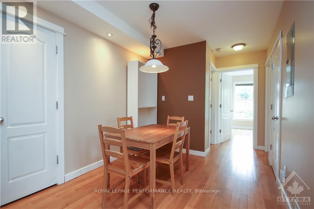 












2 - 736 COOPER STREET W

,
Ottawa,




Ontario
K1R5J6

