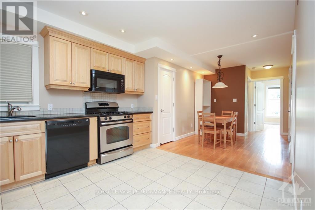 












2 - 736 COOPER STREET W

,
Ottawa,




Ontario
K1R5J6

