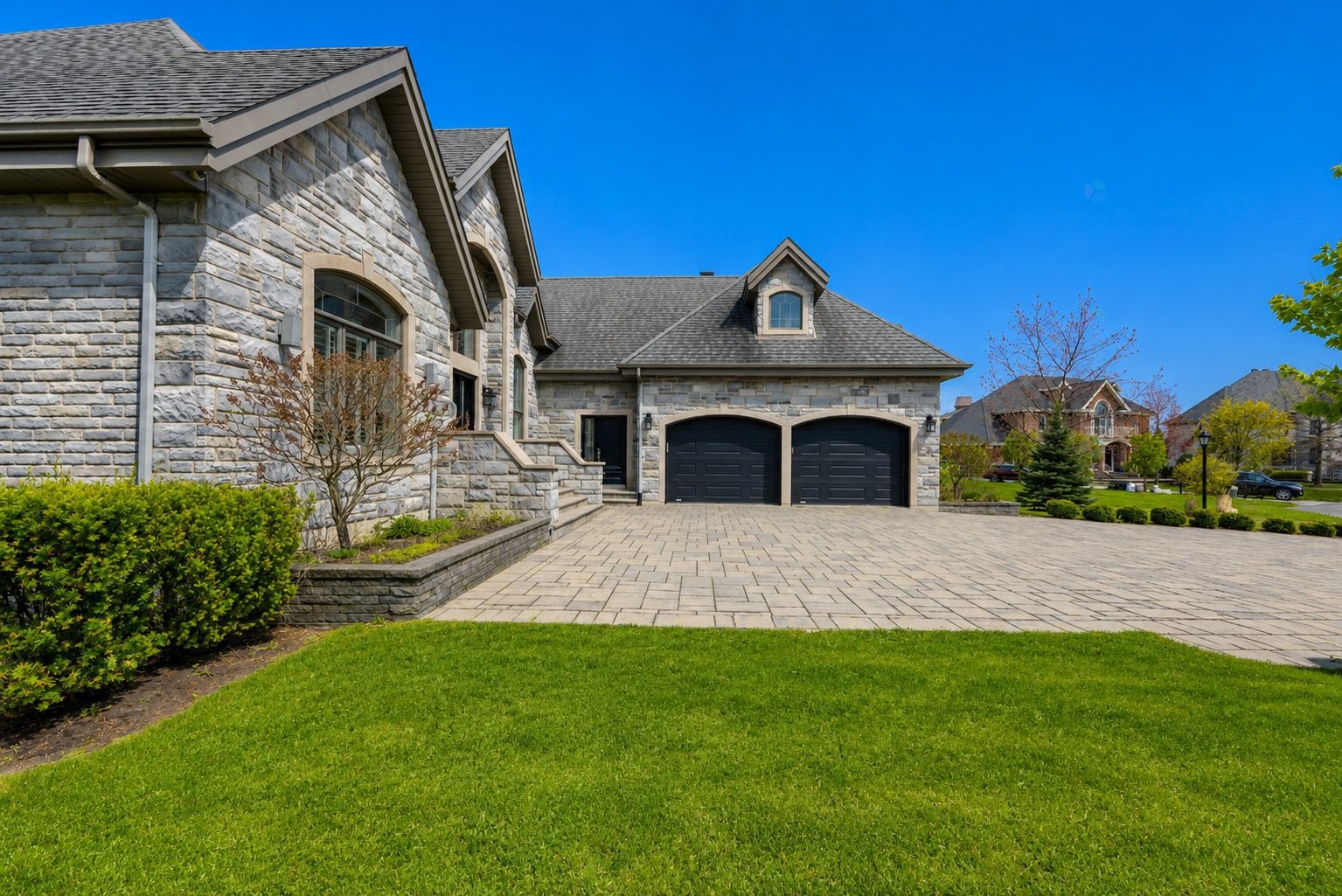 









3840


Rue Leningrad

,
Brossard,




QC
J4Y3J6

