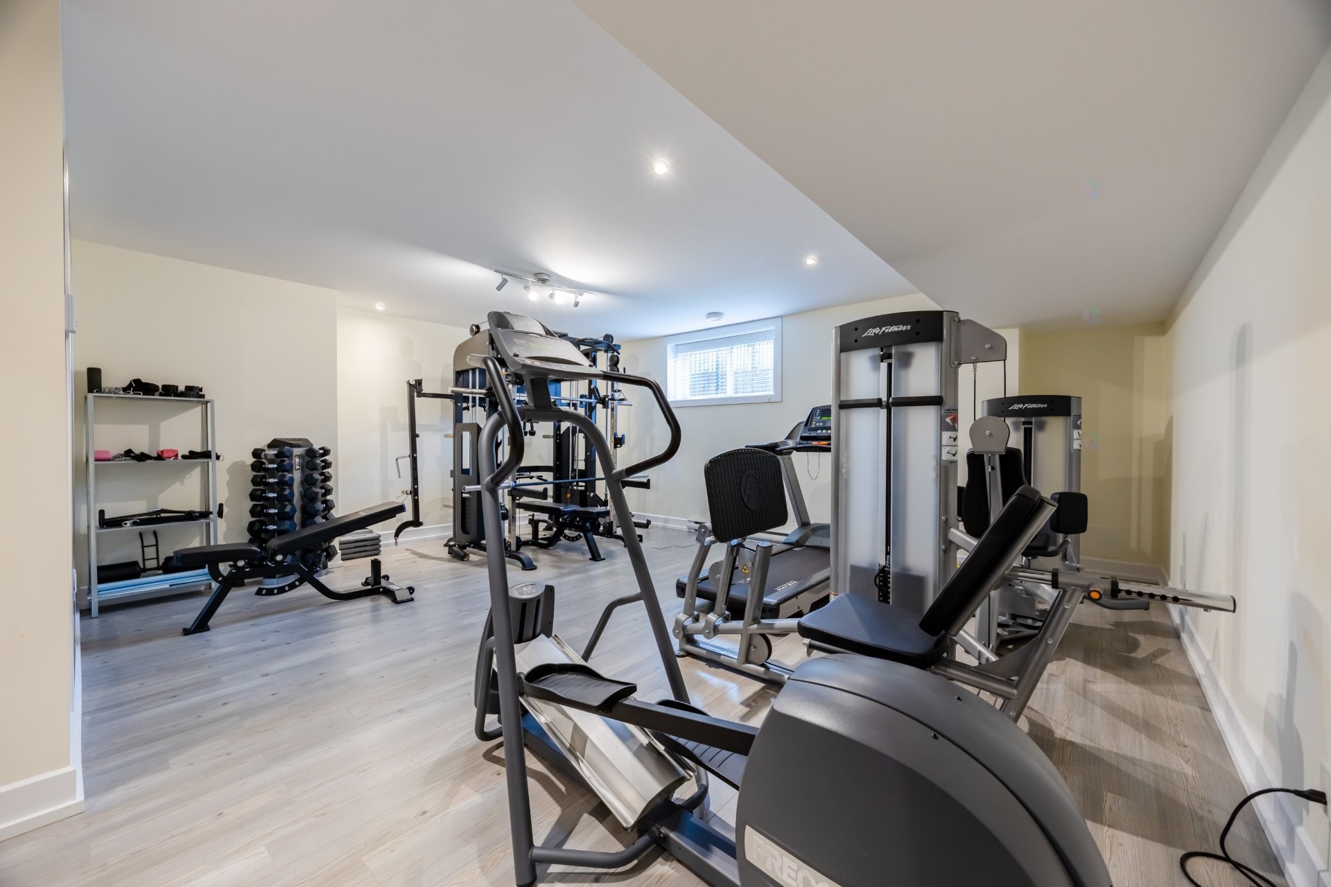 









3840


Rue Leningrad

,
Brossard,




QC
J4Y3J6

