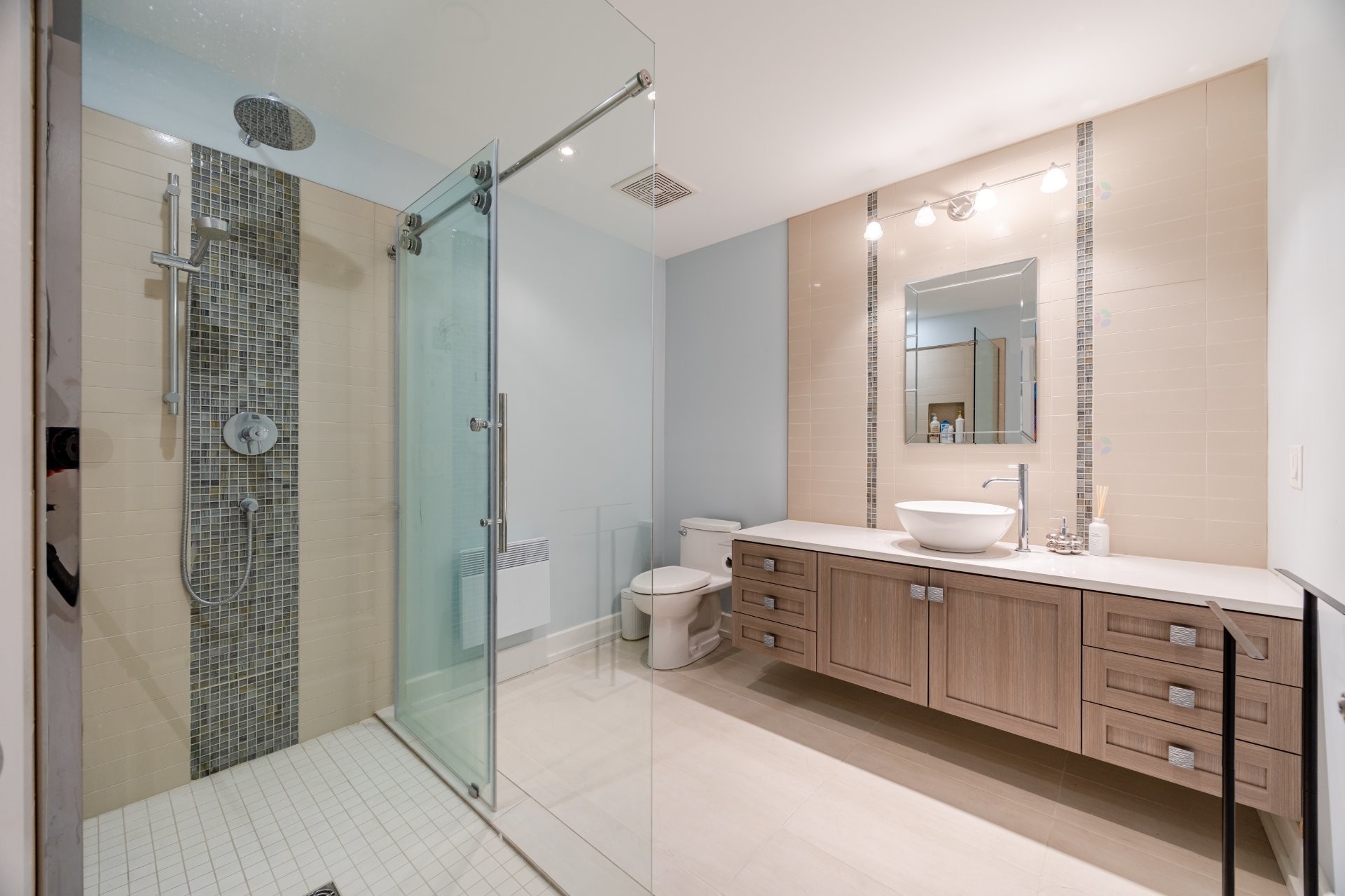 









3840


Rue Leningrad

,
Brossard,




QC
J4Y3J6

