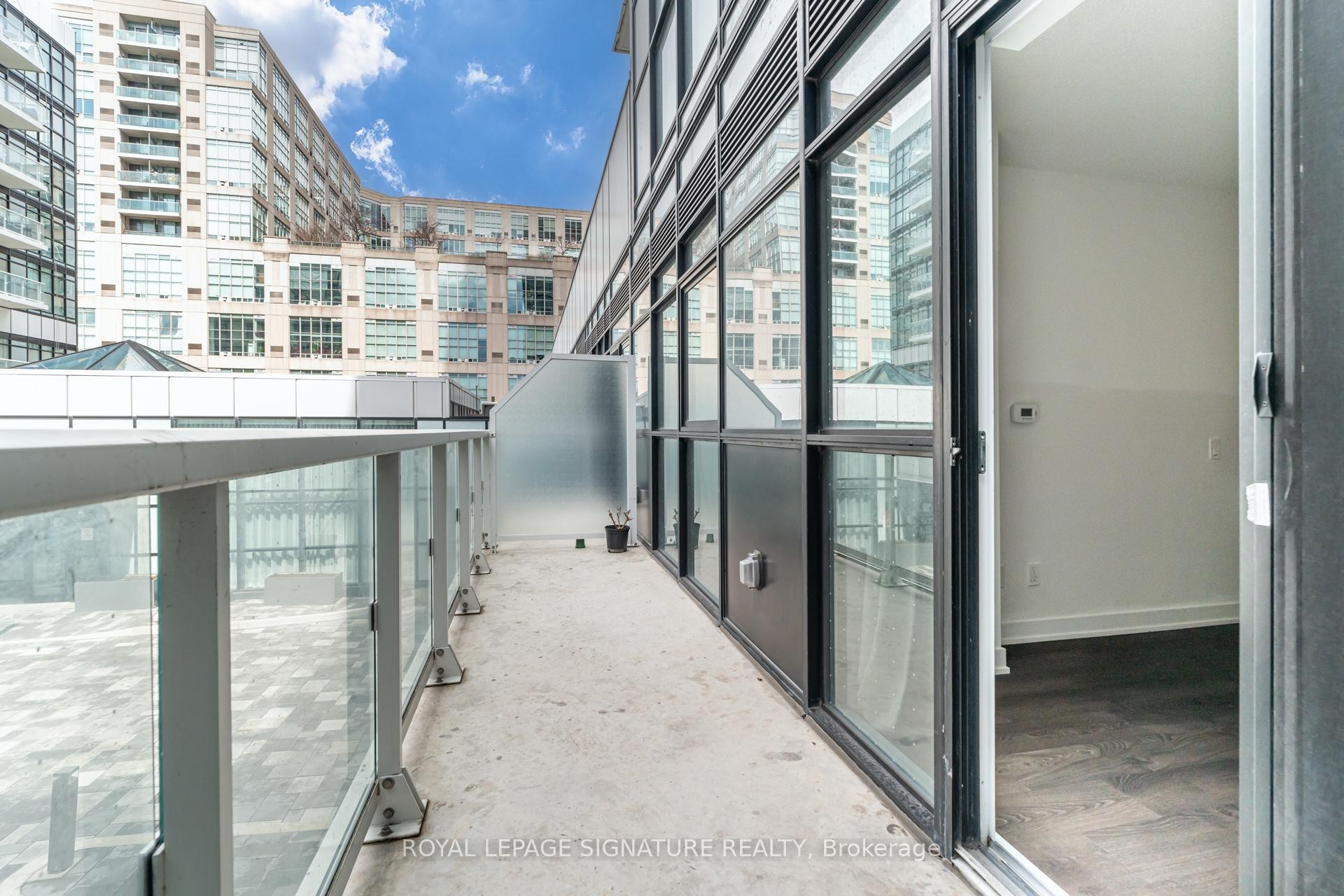 









251


Manitoba

Street, 202,
Toronto,




ON
M8Y 0B3

