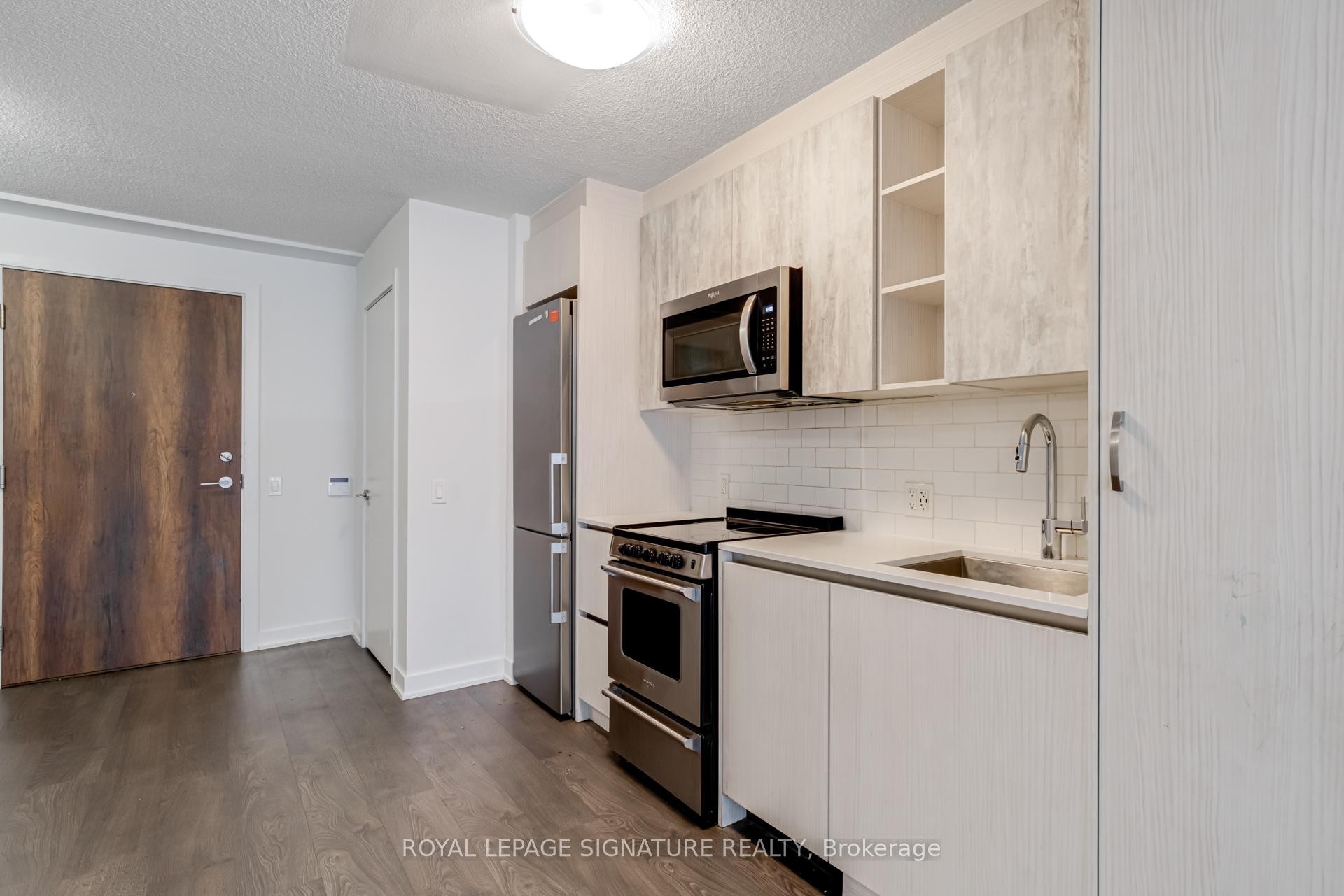 









251


Manitoba

Street, 202,
Toronto,




ON
M8Y 0B3

