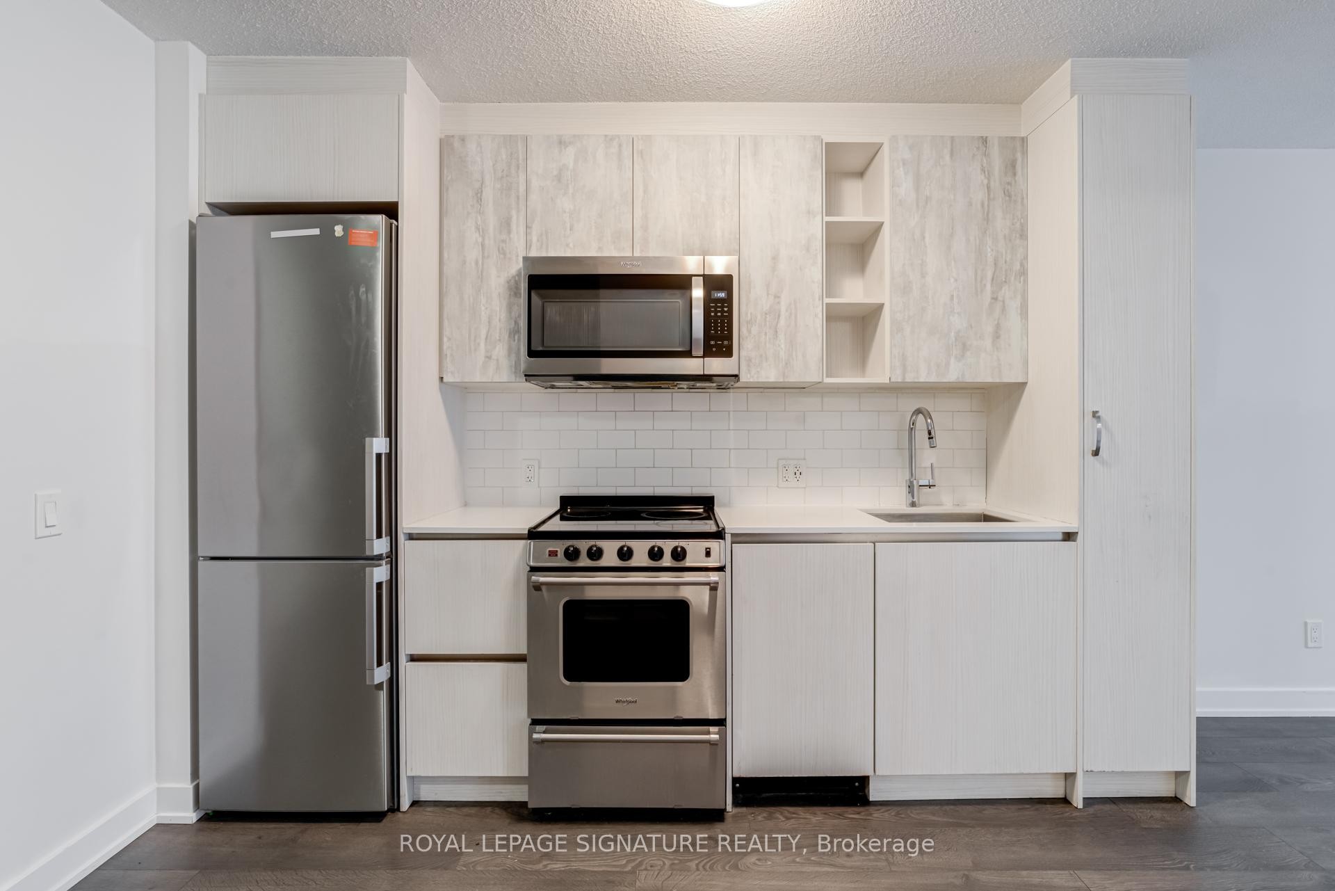 









251


Manitoba

Street, 202,
Toronto,




ON
M8Y 0B3

