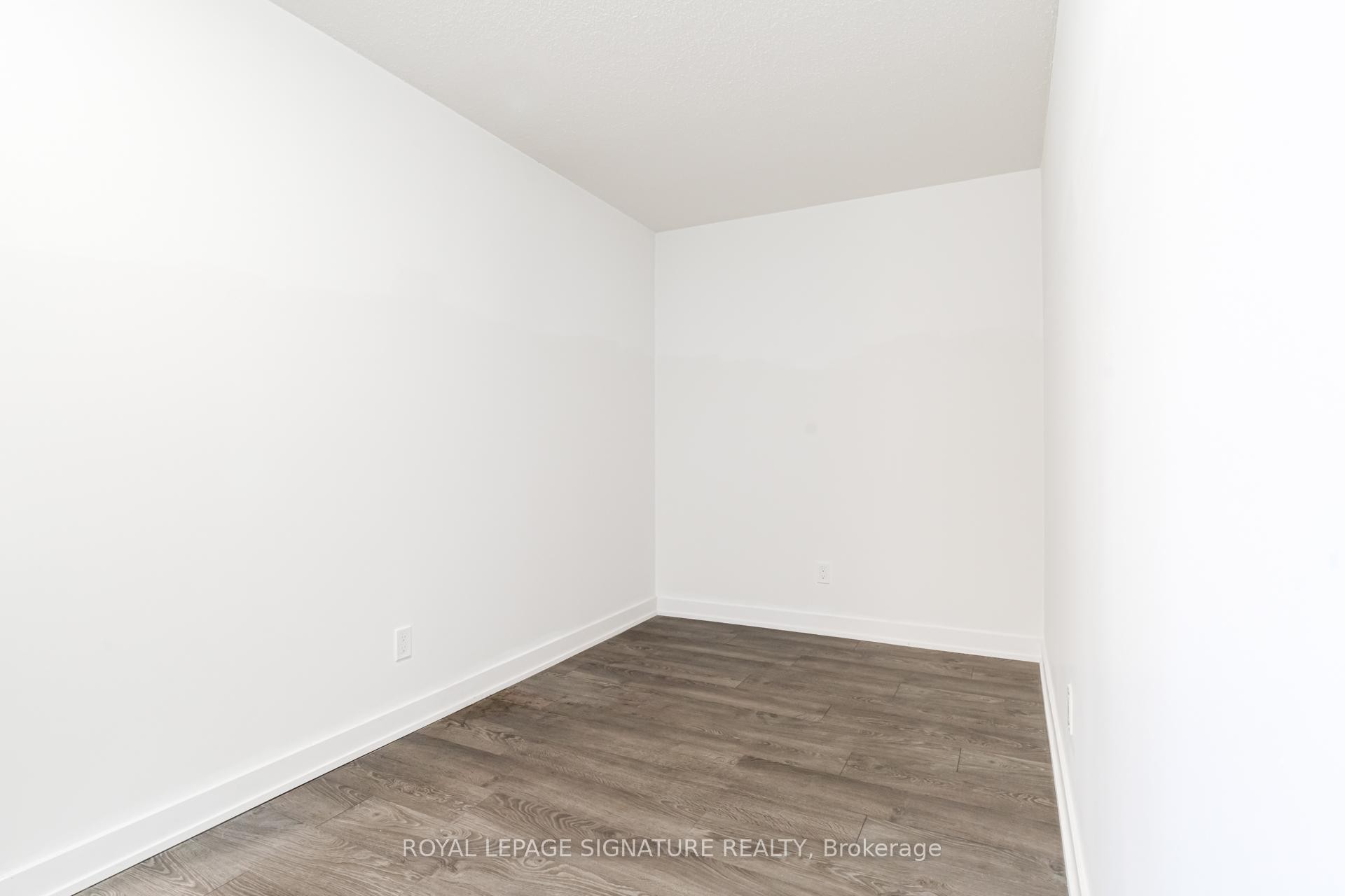 









251


Manitoba

Street, 202,
Toronto,




ON
M8Y 0B3

