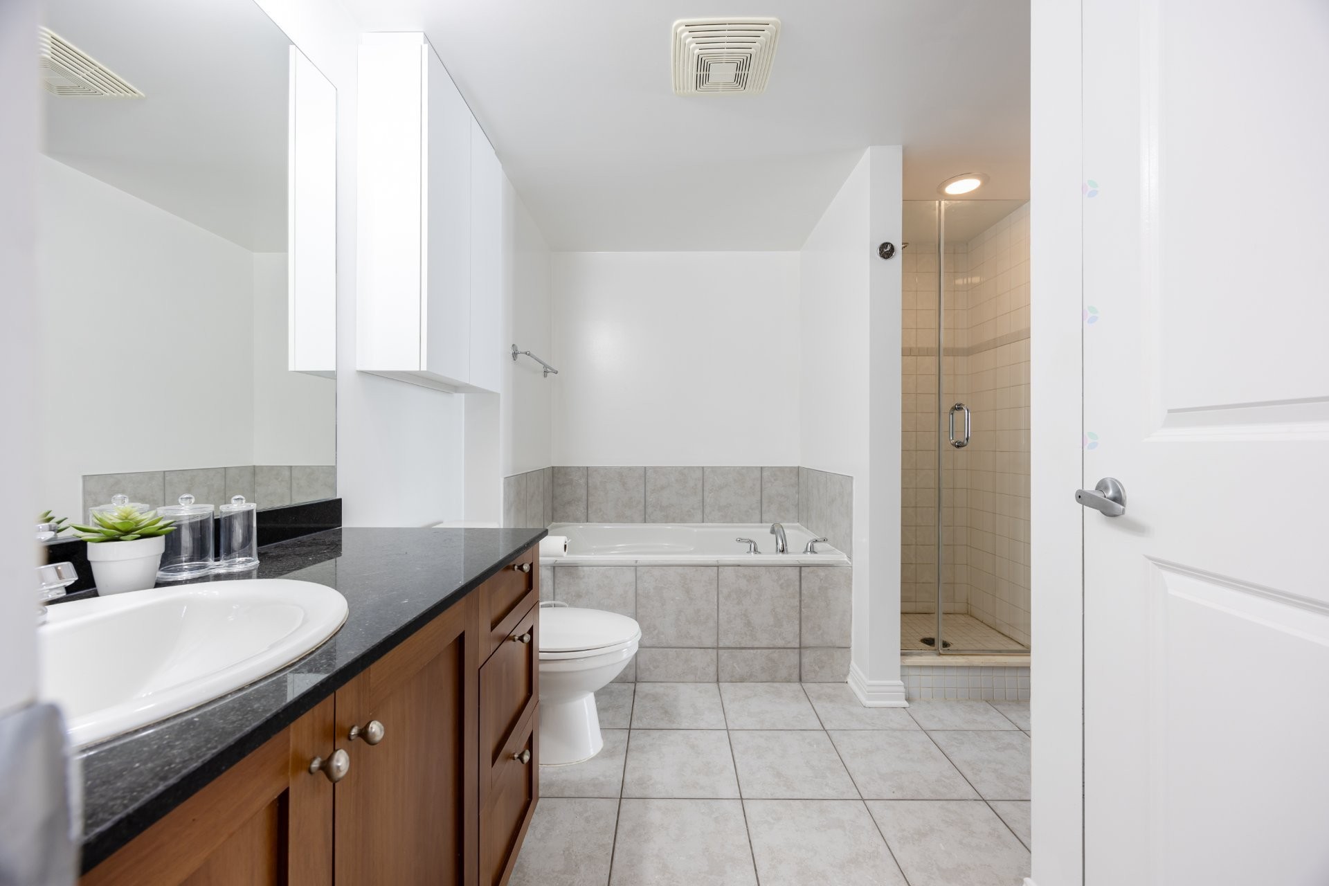 









1280


Rue St-Jacques

, 802,
Montréal (Ville-Marie),




QC
H3C0G3

