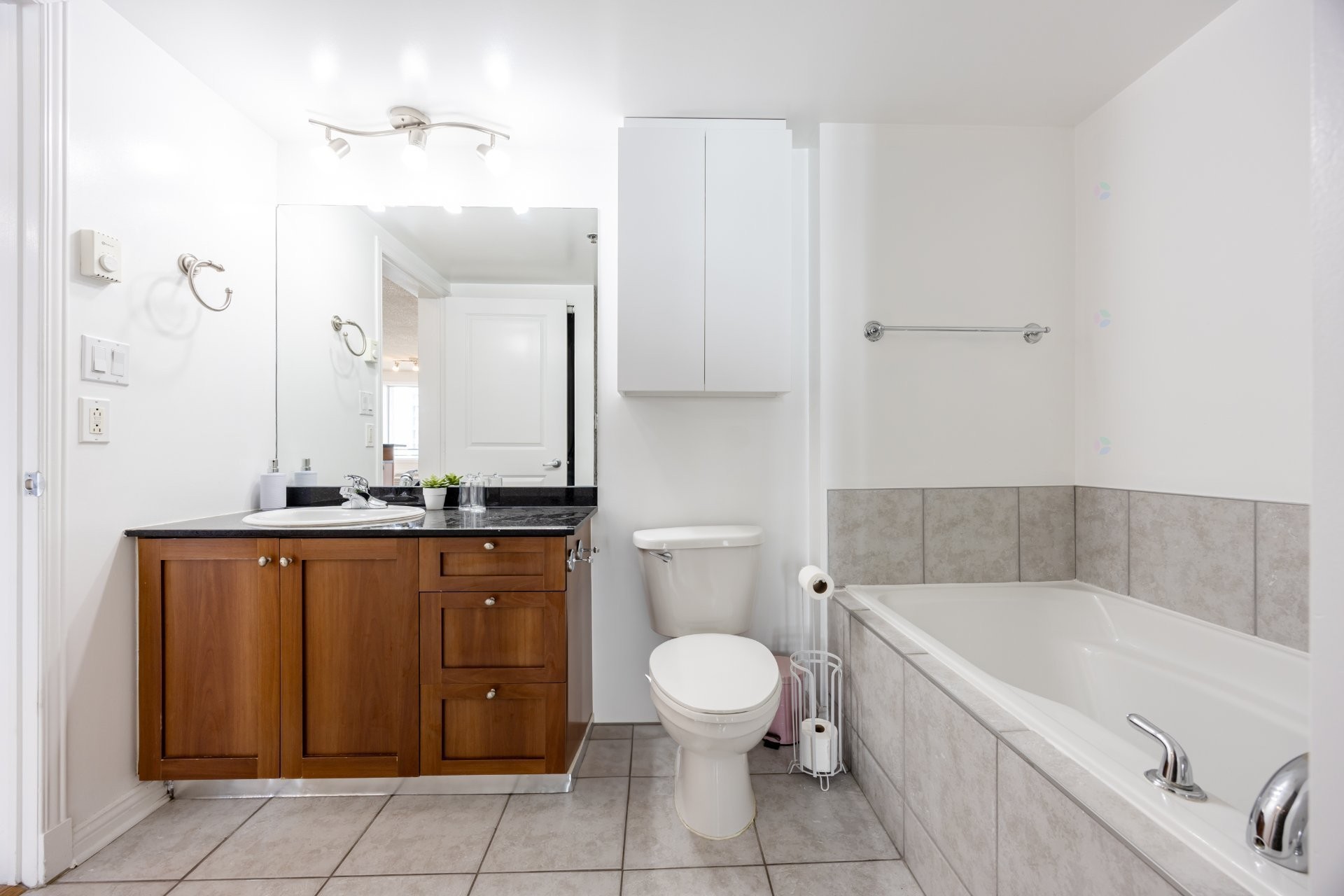 









1280


Rue St-Jacques

, 802,
Montréal (Ville-Marie),




QC
H3C0G3

