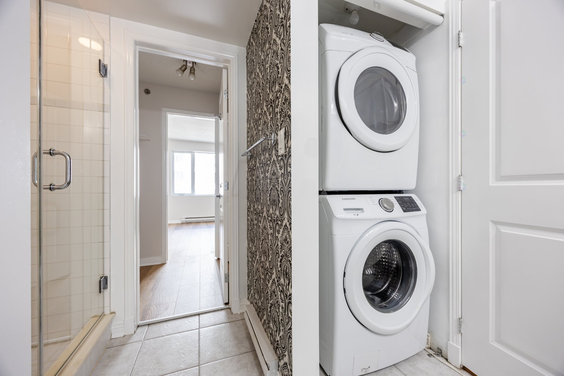 









1280


Rue St-Jacques

, 802,
Montréal (Ville-Marie),




QC
H3C0G3

