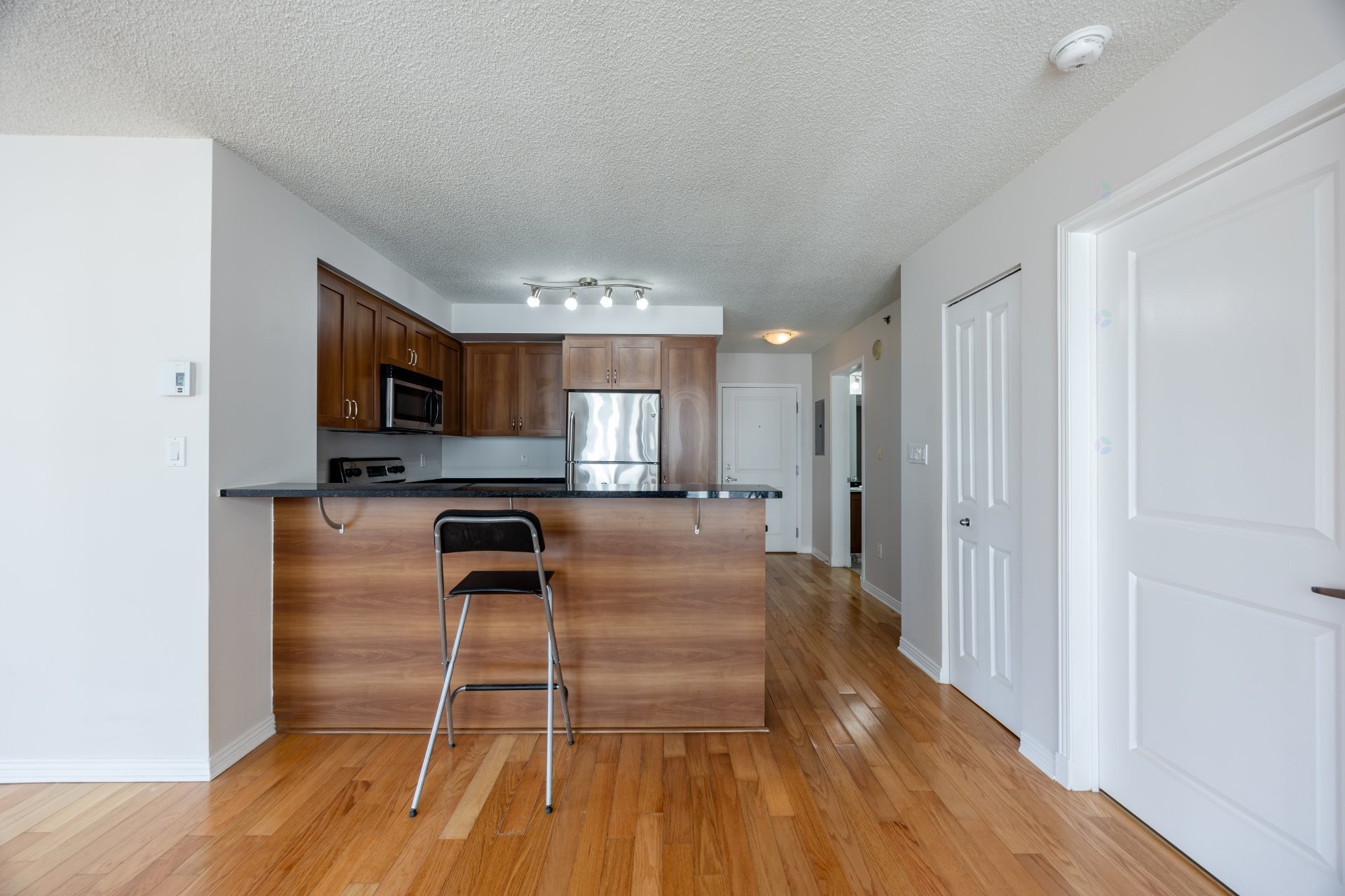 









1280


Rue St-Jacques

, 802,
Montréal (Ville-Marie),




QC
H3C0G3

