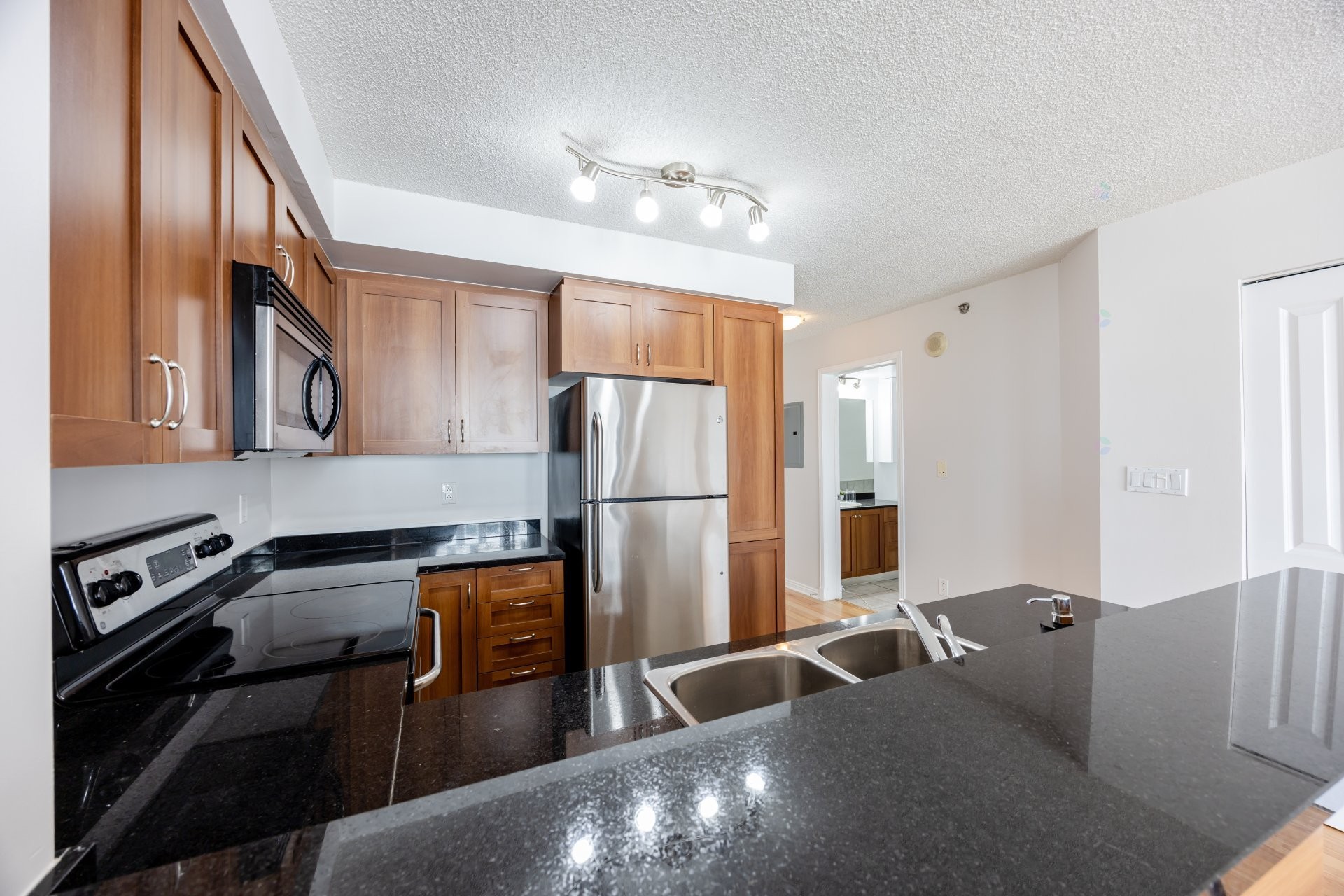









1280


Rue St-Jacques

, 802,
Montréal (Ville-Marie),




QC
H3C0G3


