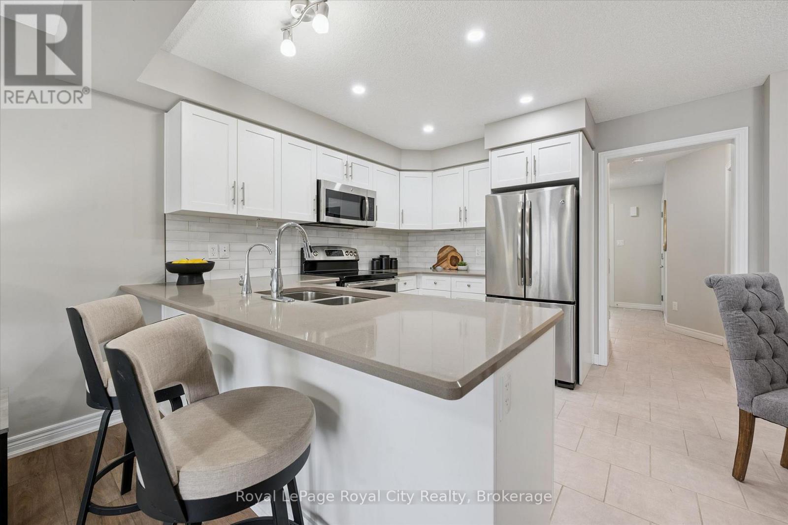 












5 SANDYBAY AVENUE

,
Kitchener,




Ontario
N2A0H7

