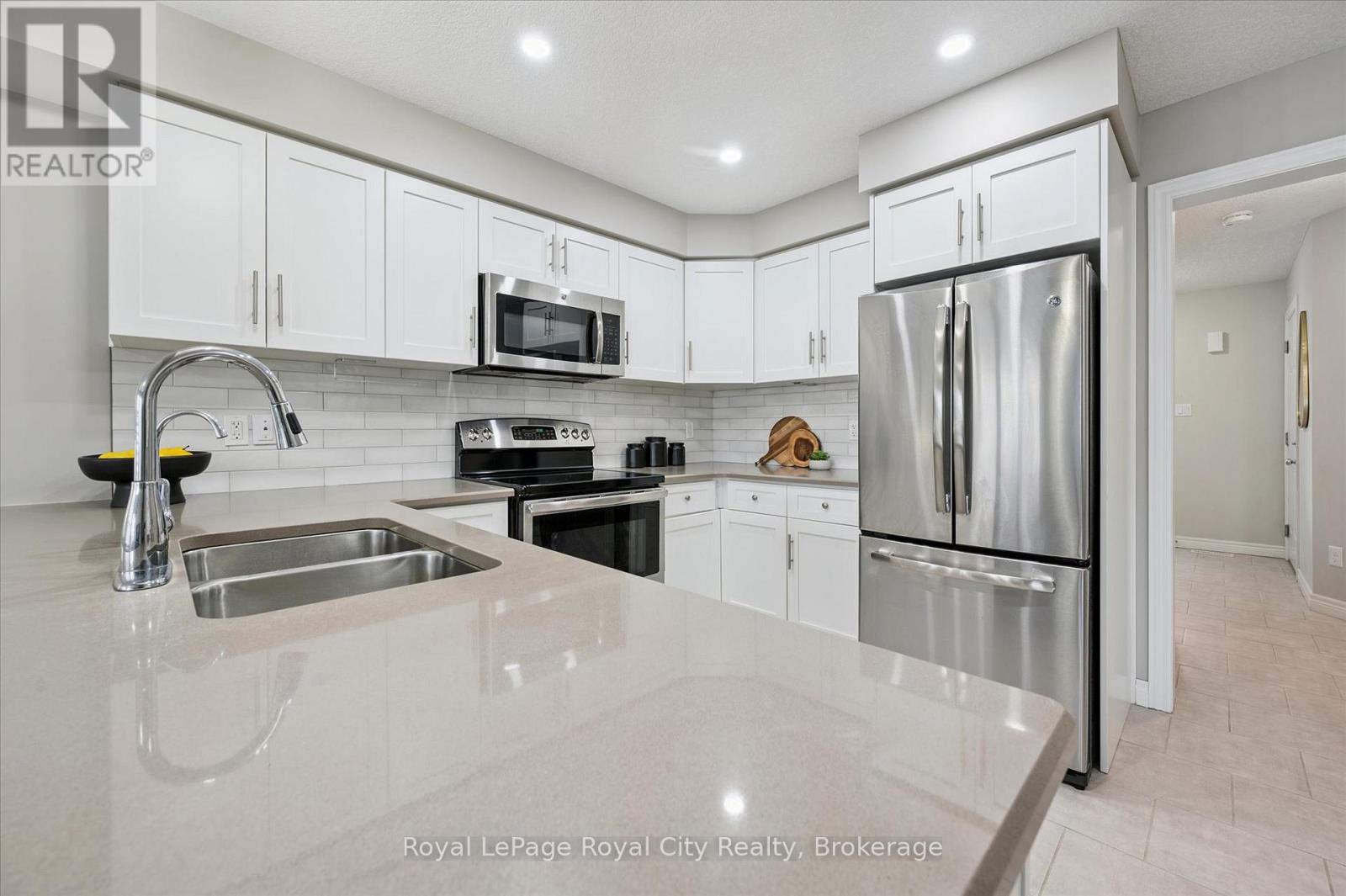 












5 SANDYBAY AVENUE

,
Kitchener,




Ontario
N2A0H7

