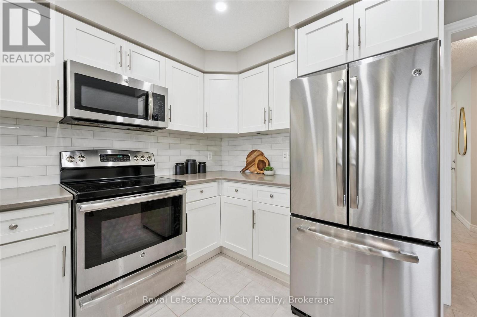 












5 SANDYBAY AVENUE

,
Kitchener,




Ontario
N2A0H7

