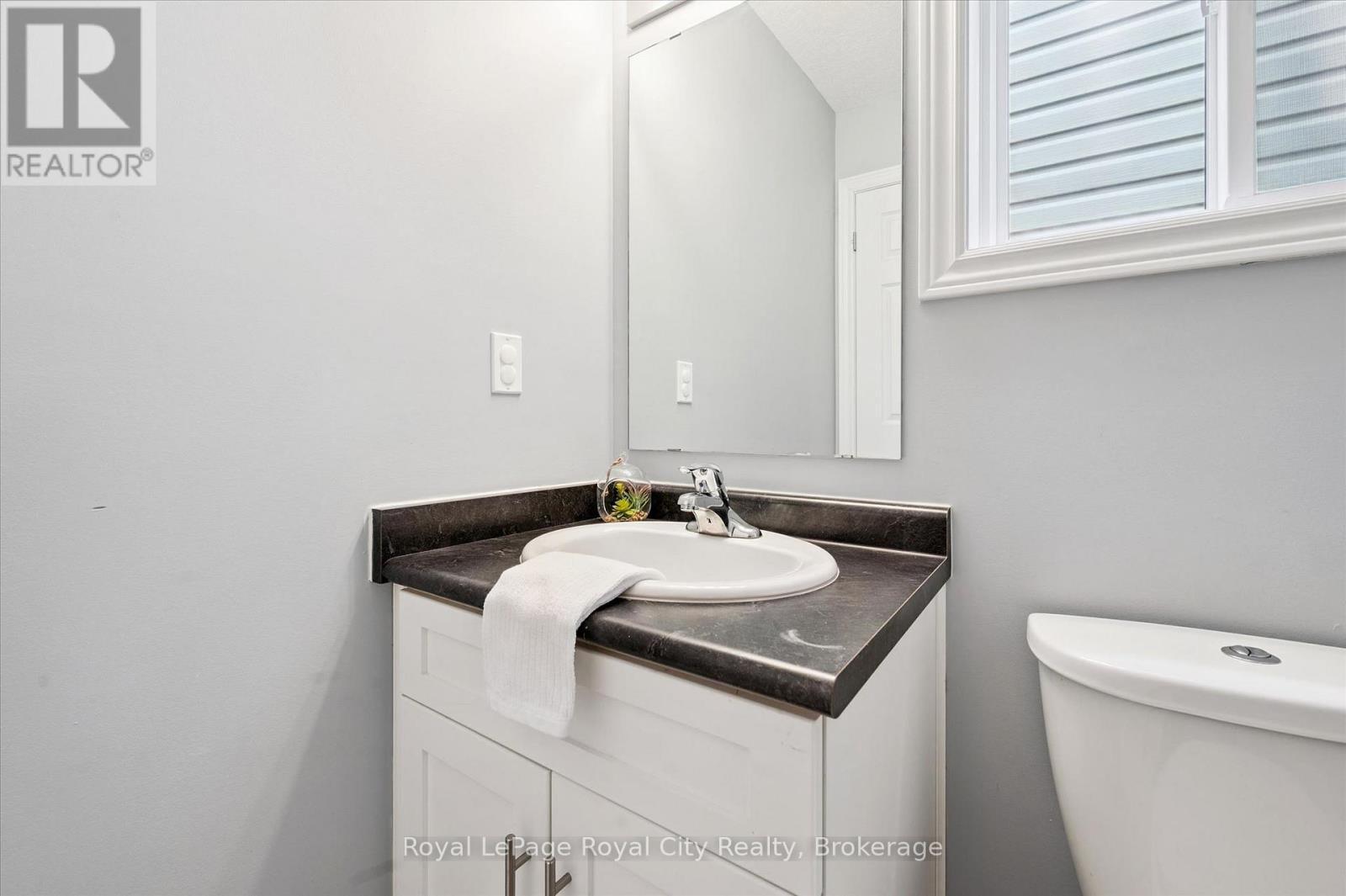 












5 SANDYBAY AVENUE

,
Kitchener,




Ontario
N2A0H7

