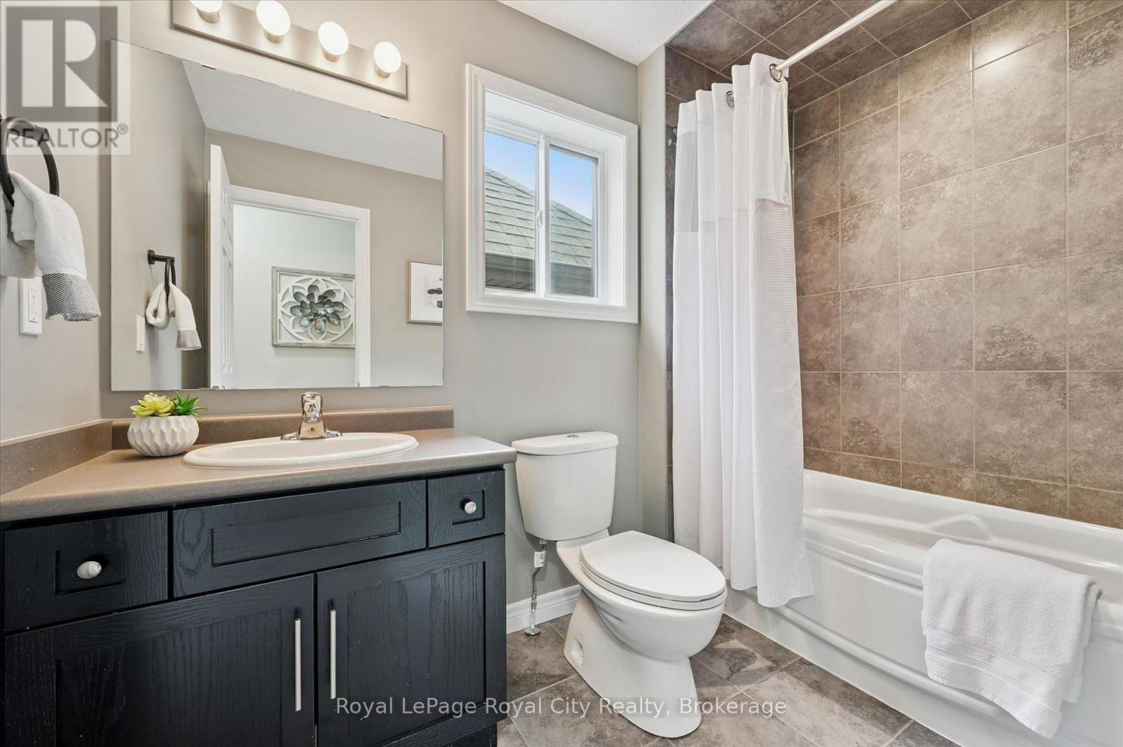 












5 SANDYBAY AVENUE

,
Kitchener,




Ontario
N2A0H7

