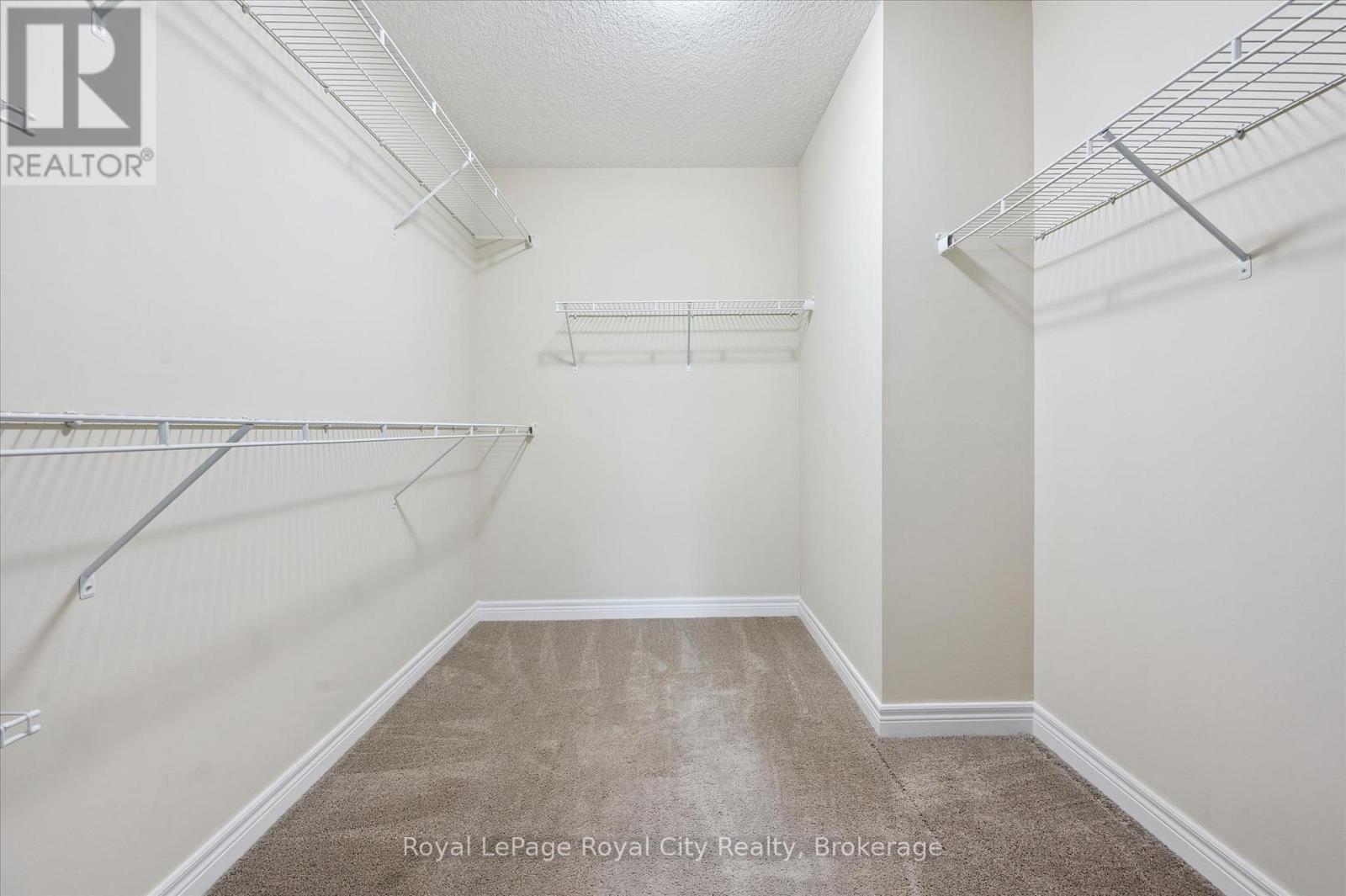 












5 SANDYBAY AVENUE

,
Kitchener,




Ontario
N2A0H7

