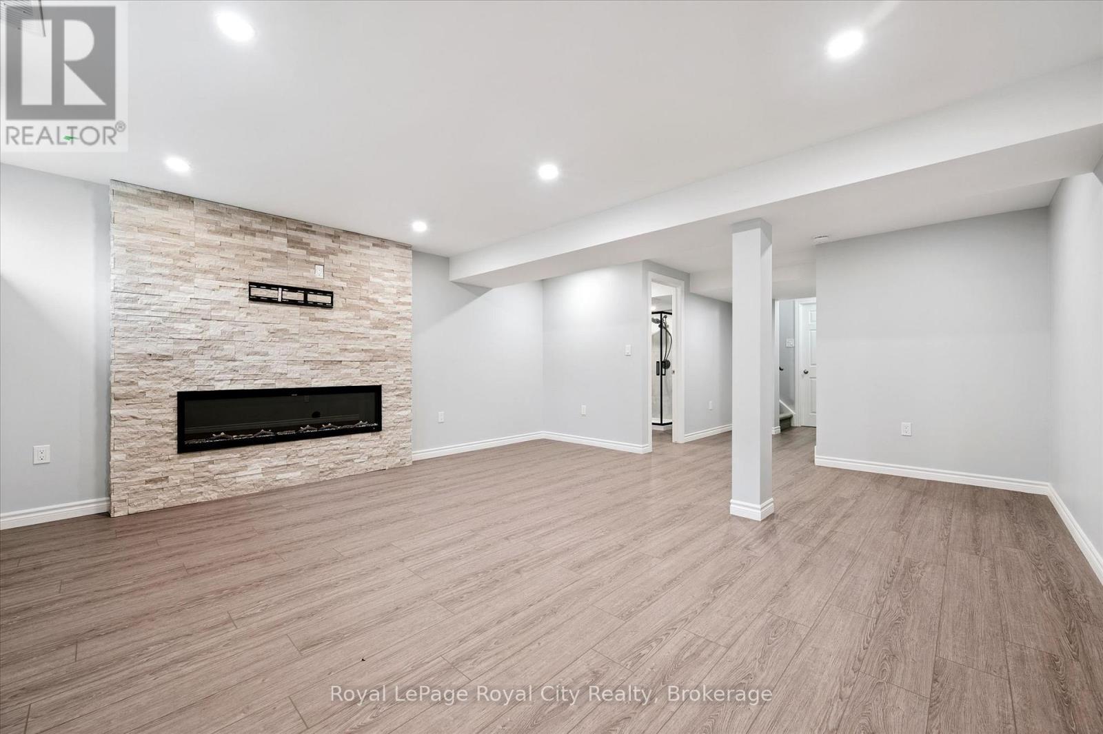 












5 SANDYBAY AVENUE

,
Kitchener,




Ontario
N2A0H7

