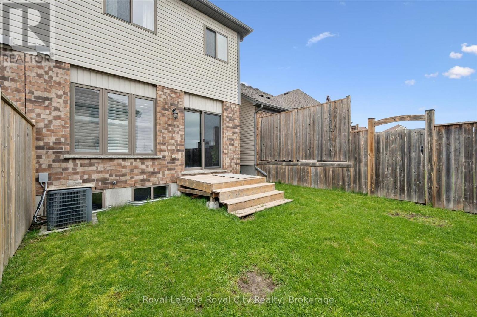 












5 SANDYBAY AVENUE

,
Kitchener,




Ontario
N2A0H7

