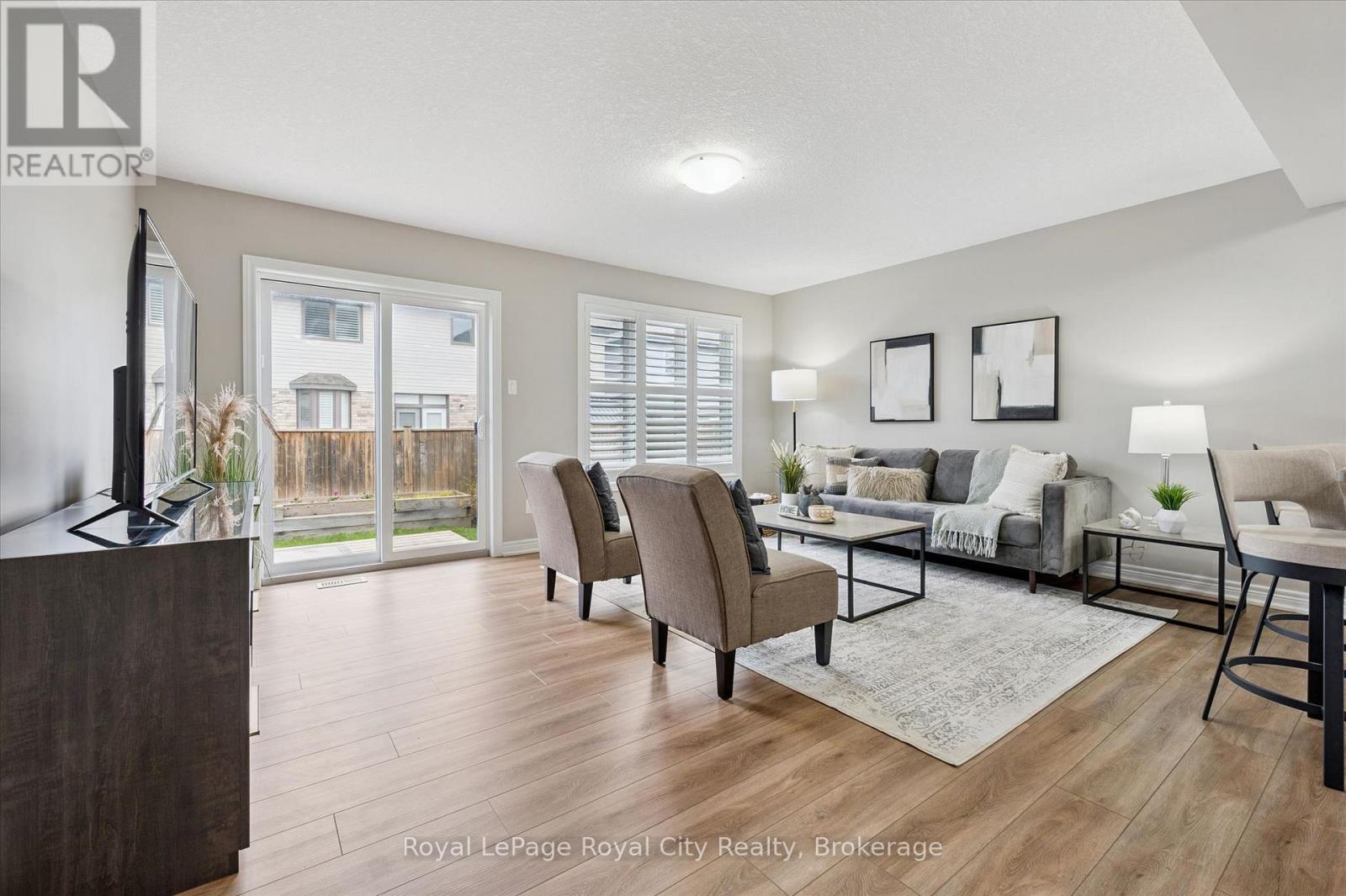 












5 SANDYBAY AVENUE

,
Kitchener,




Ontario
N2A0H7


