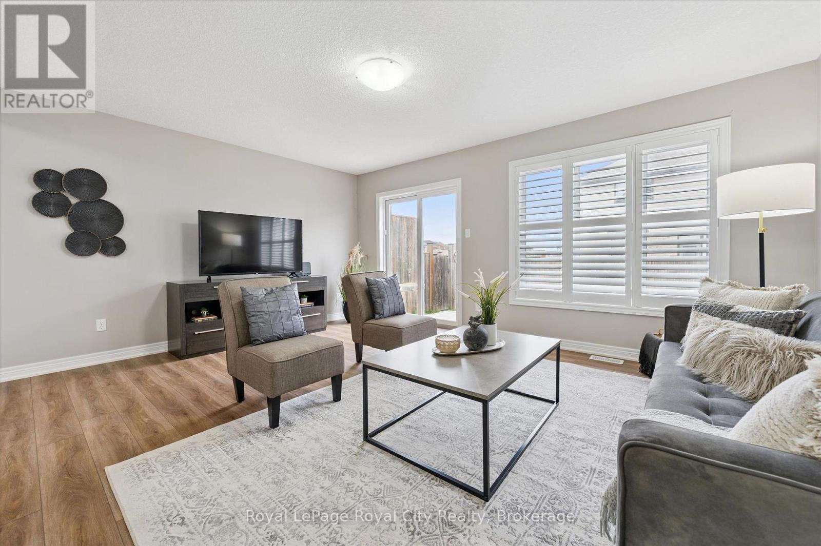 












5 SANDYBAY AVENUE

,
Kitchener,




Ontario
N2A0H7

