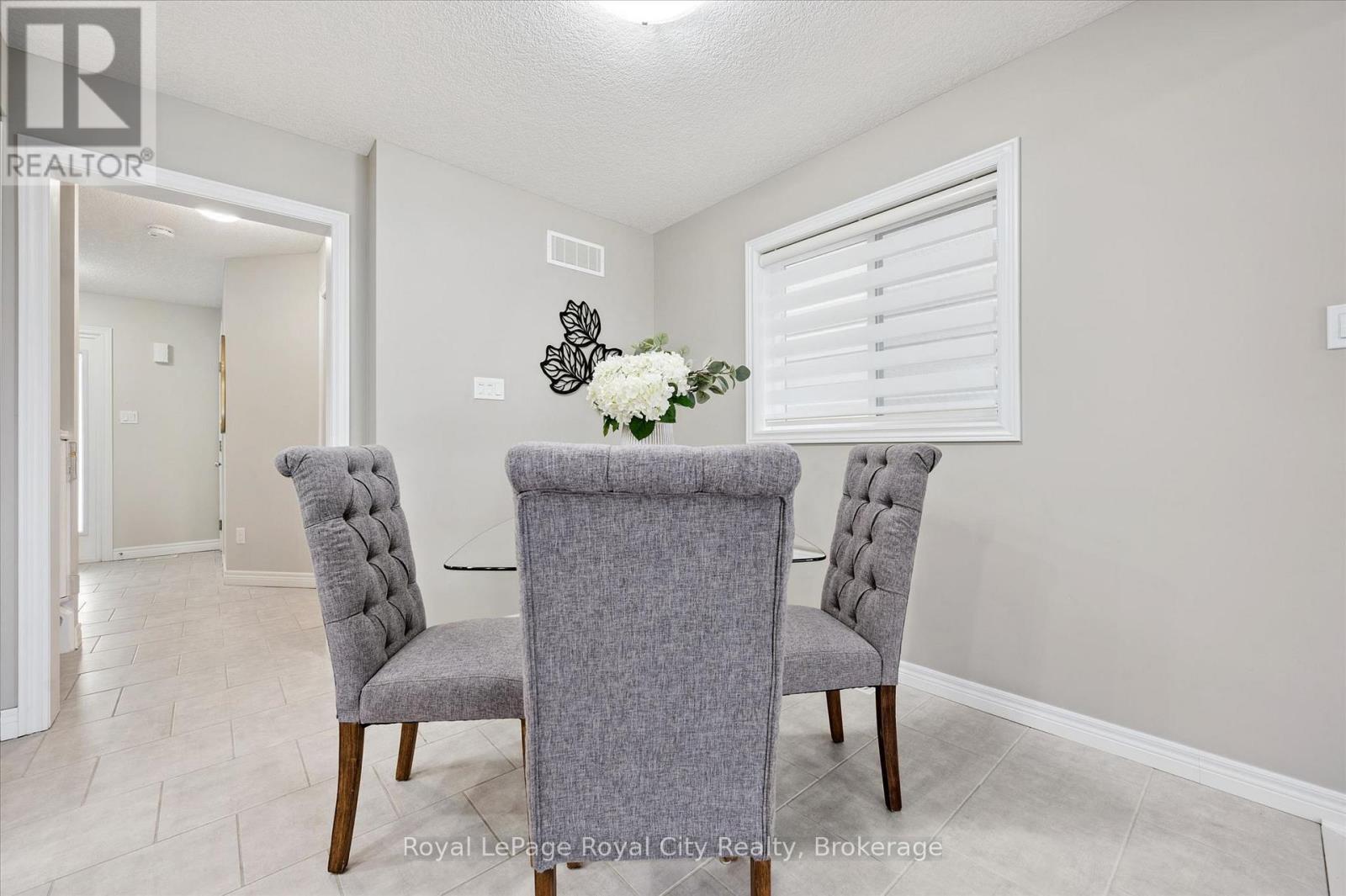 












5 SANDYBAY AVENUE

,
Kitchener,




Ontario
N2A0H7

