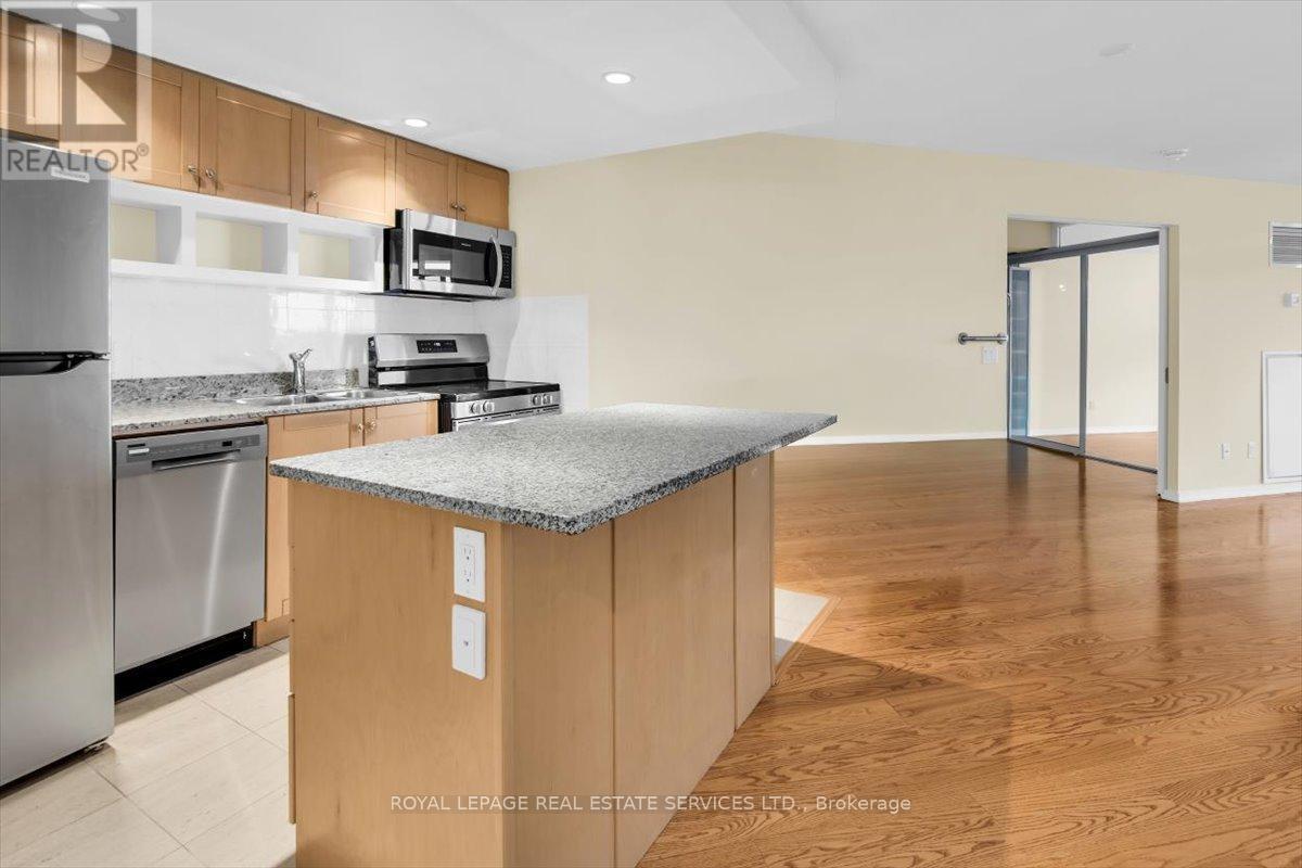 












1104 - 208 QUEENS QUAY W

,
Toronto,




Ontario
M5J2Y5

