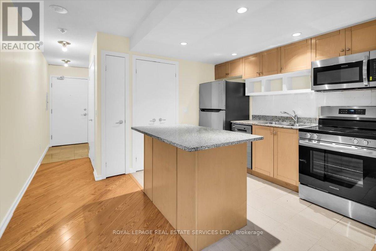 












1104 - 208 QUEENS QUAY W

,
Toronto,




Ontario
M5J2Y5


