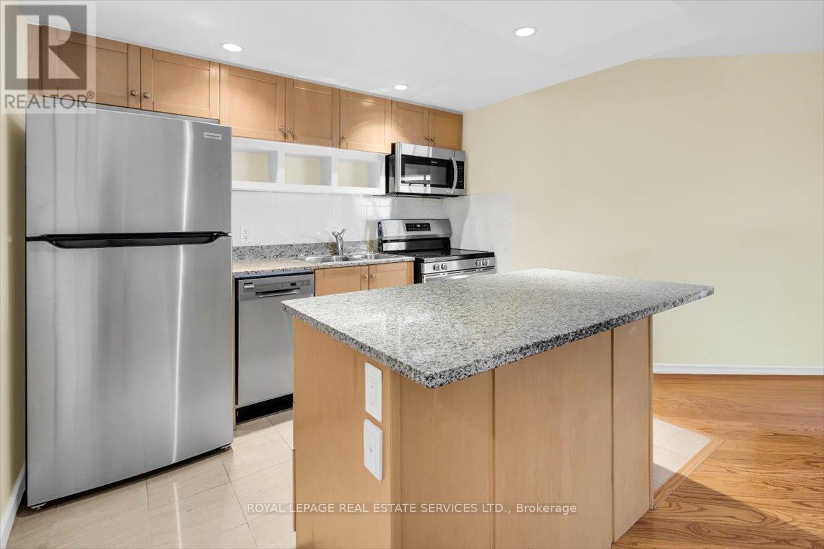 












1104 - 208 QUEENS QUAY W

,
Toronto,




Ontario
M5J2Y5

