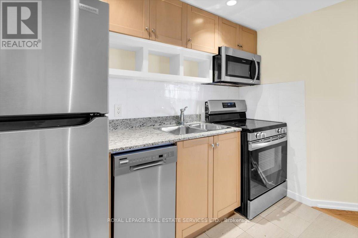 












1104 - 208 QUEENS QUAY W

,
Toronto,




Ontario
M5J2Y5

