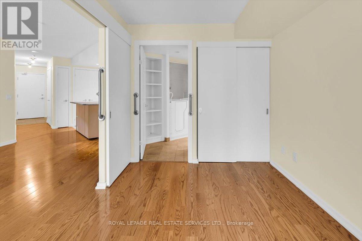 












1104 - 208 QUEENS QUAY W

,
Toronto,




Ontario
M5J2Y5


