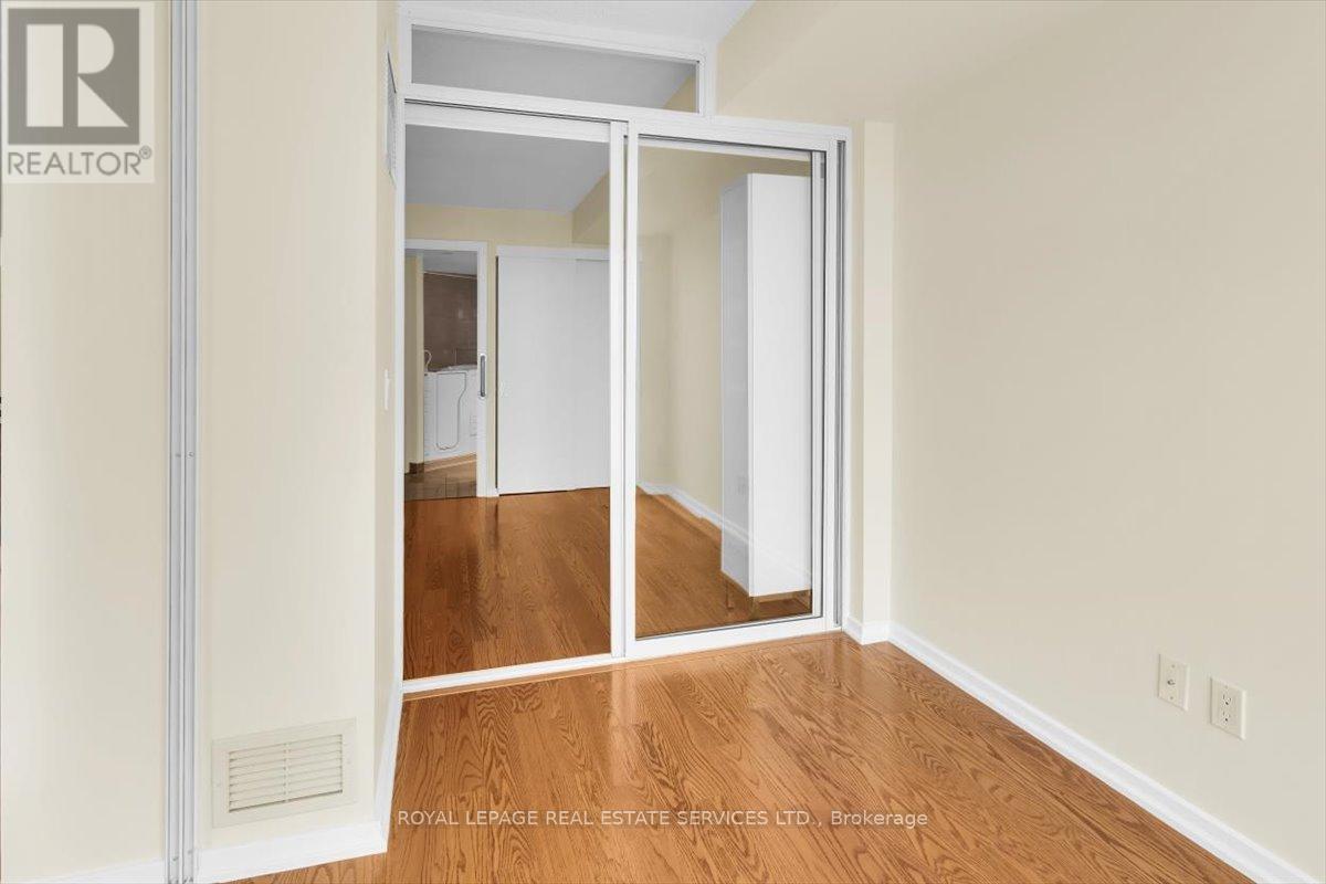 












1104 - 208 QUEENS QUAY W

,
Toronto,




Ontario
M5J2Y5

