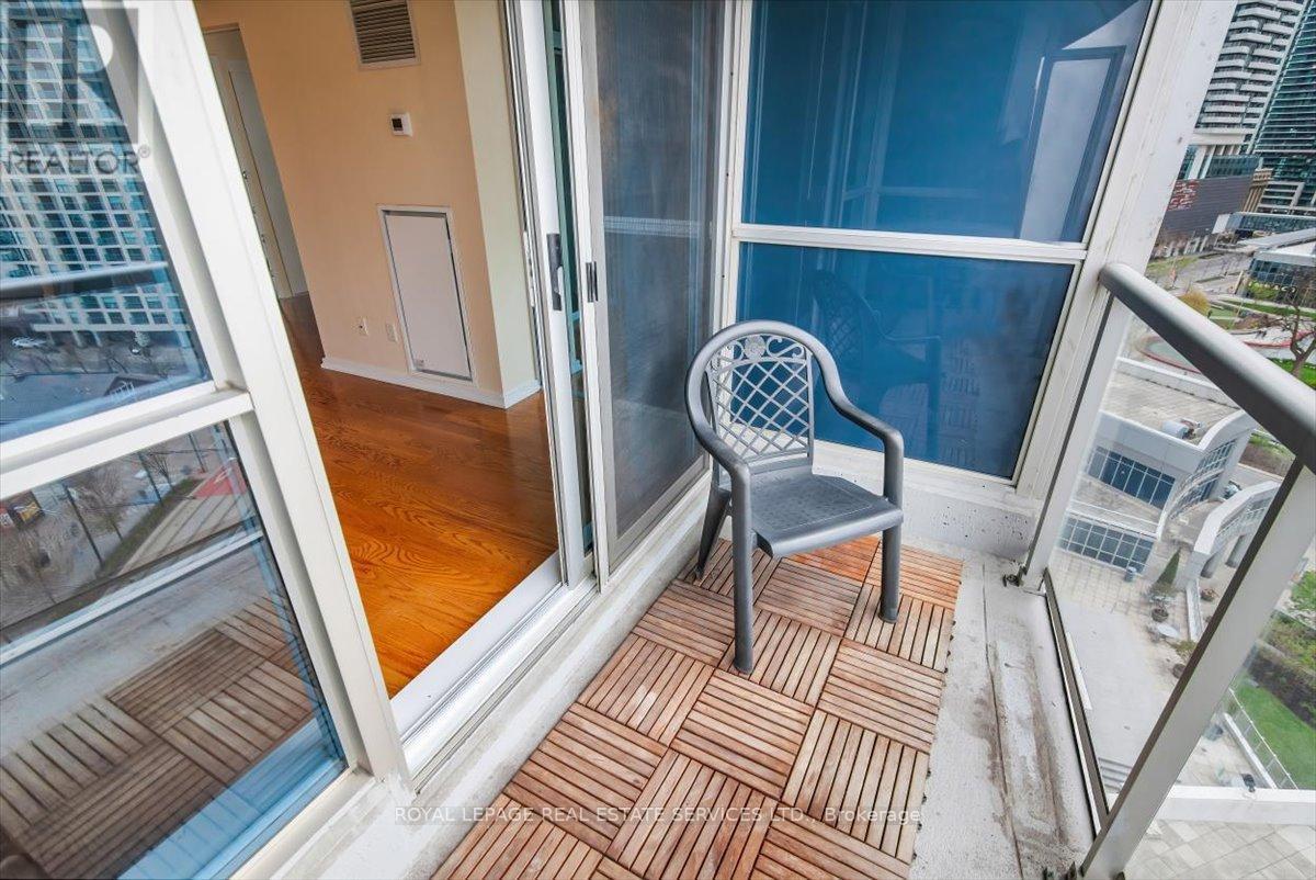 












1104 - 208 QUEENS QUAY W

,
Toronto,




Ontario
M5J2Y5

