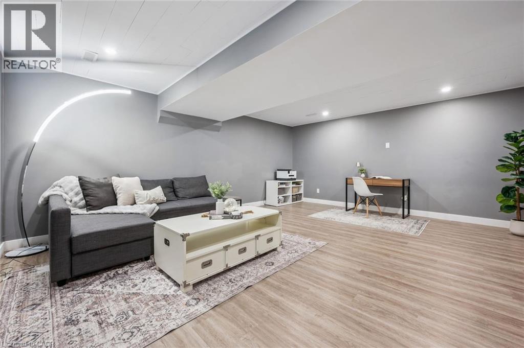 












144 KEMP Crescent

,
Guelph,




Ontario
N1E0K1


