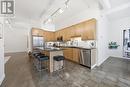 XL kitchen w/breakfast bar