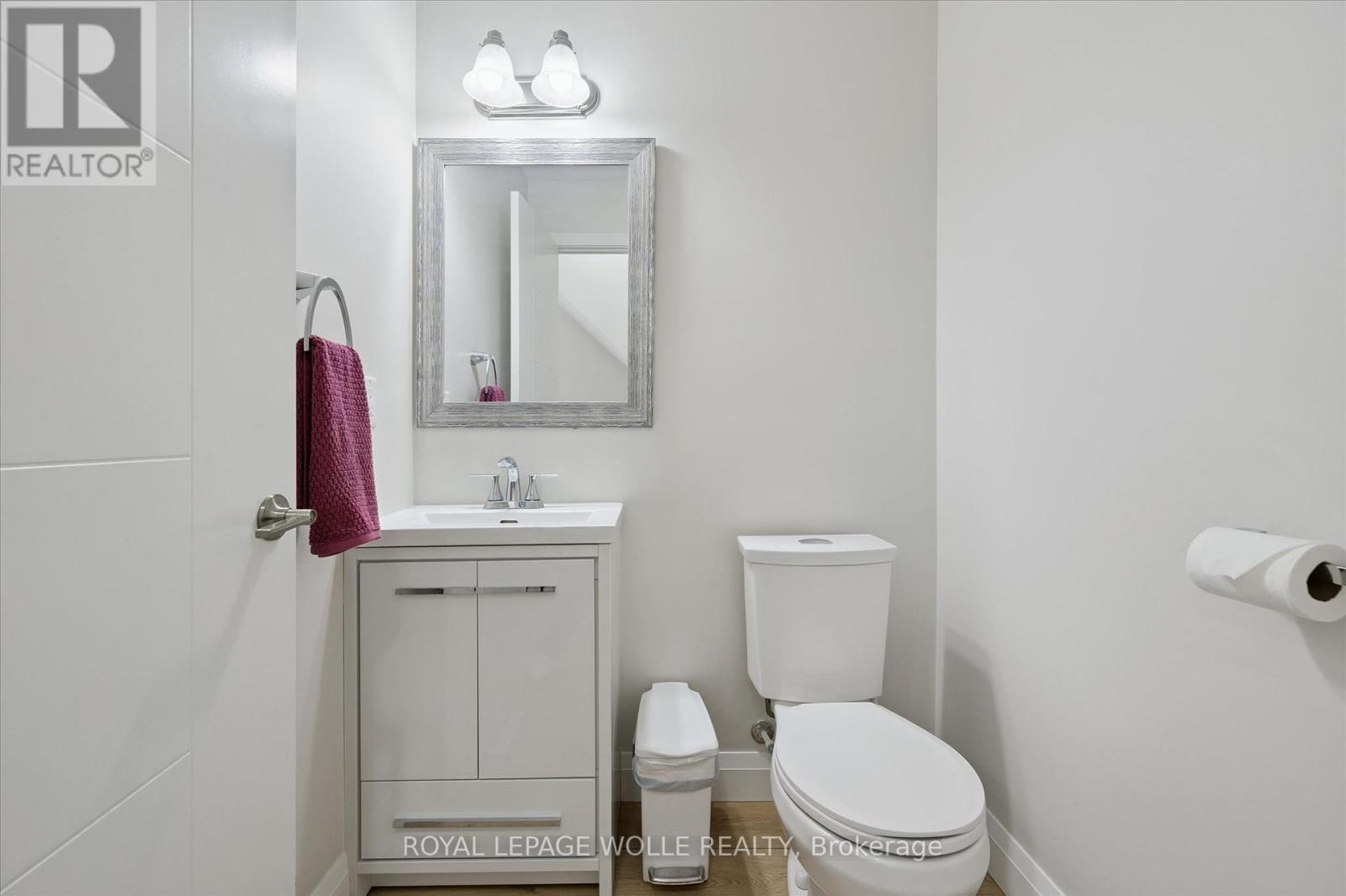 












873 ROBERT FERRIE DRIVE

,
Kitchener,




Ontario
N2R0P2

