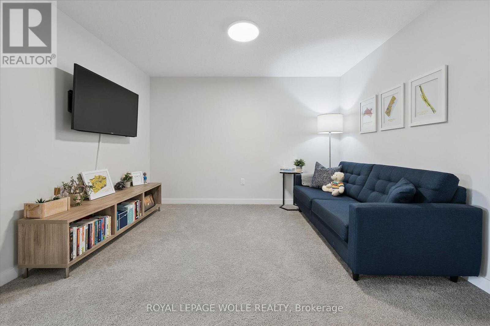 












873 ROBERT FERRIE DRIVE

,
Kitchener,




Ontario
N2R0P2

