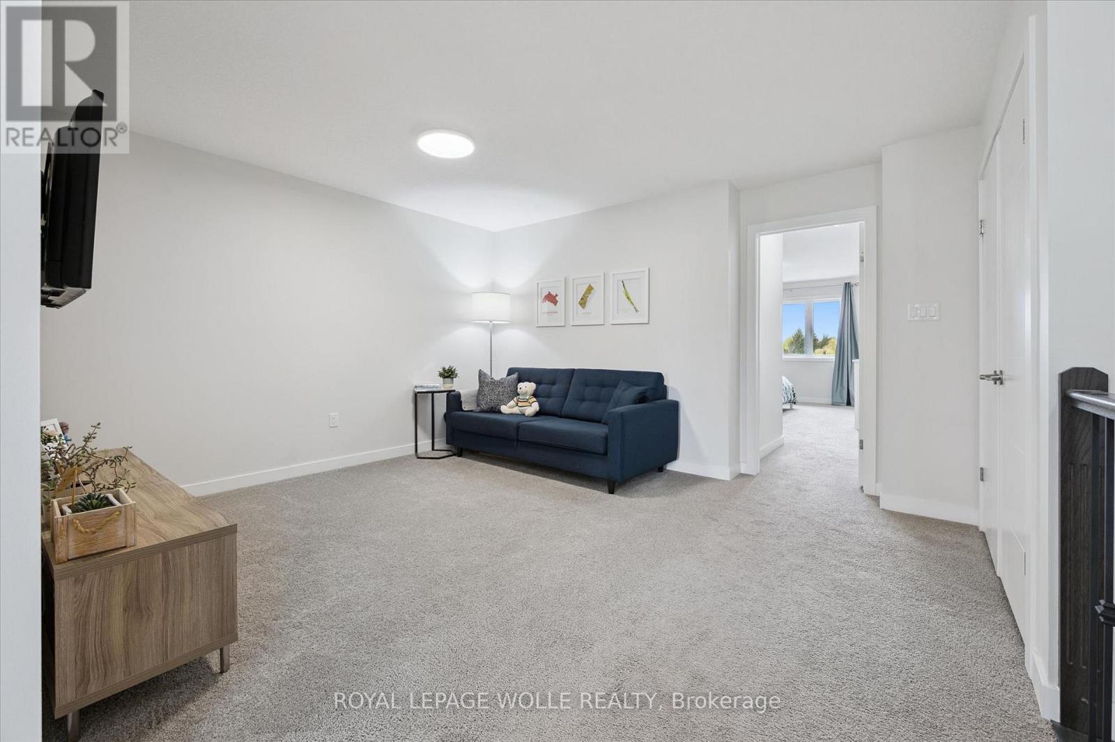 












873 ROBERT FERRIE DRIVE

,
Kitchener,




Ontario
N2R0P2


