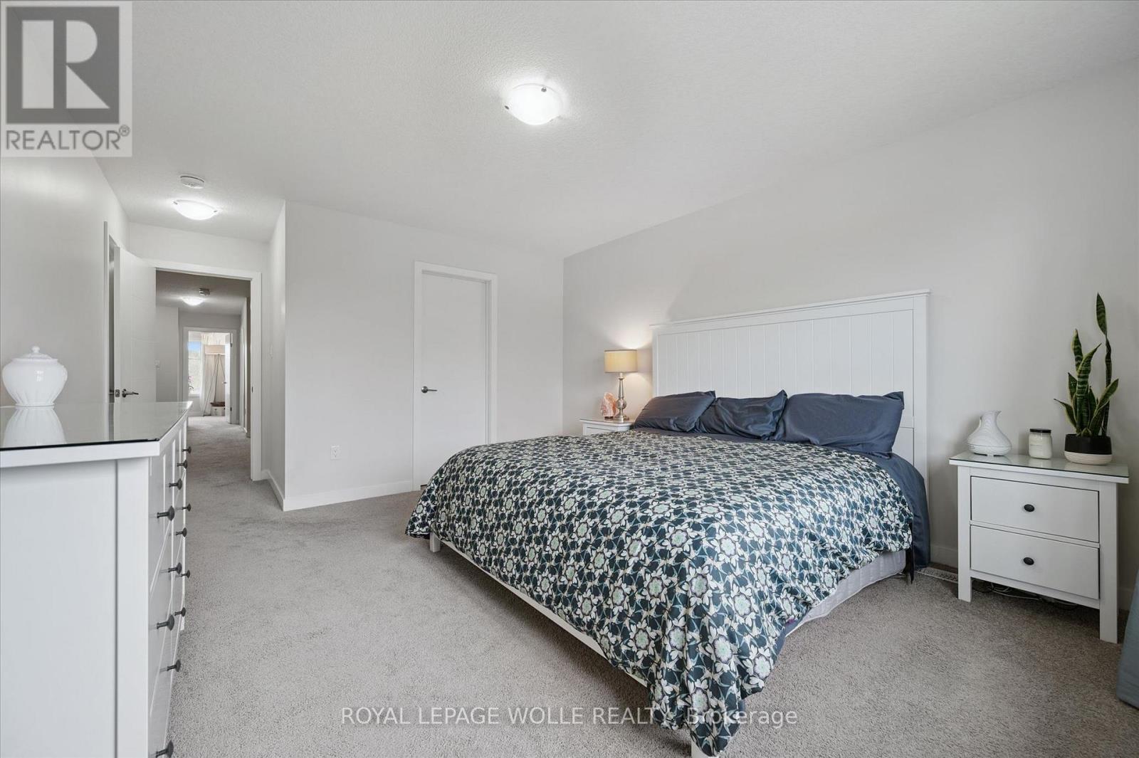 












873 ROBERT FERRIE DRIVE

,
Kitchener,




Ontario
N2R0P2

