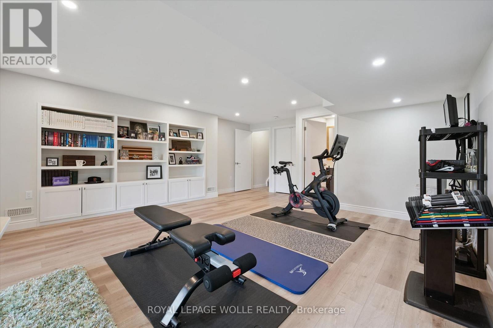 












873 ROBERT FERRIE DRIVE

,
Kitchener,




Ontario
N2R0P2

