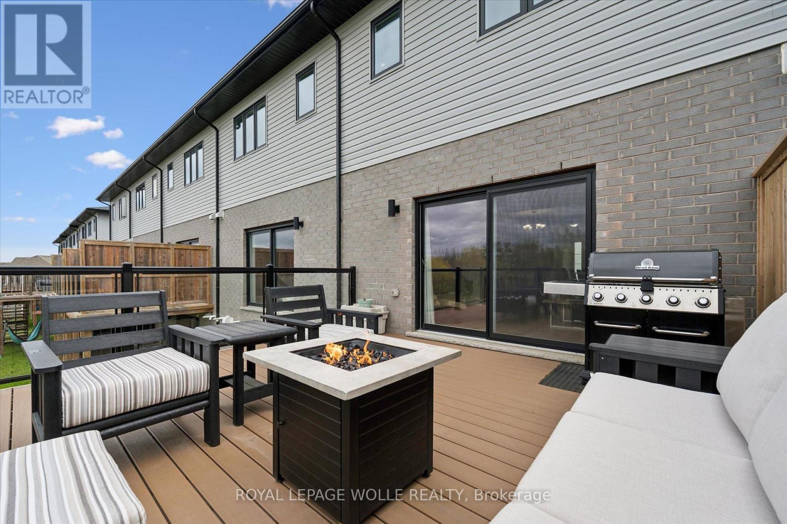 












873 ROBERT FERRIE DRIVE

,
Kitchener,




Ontario
N2R0P2

