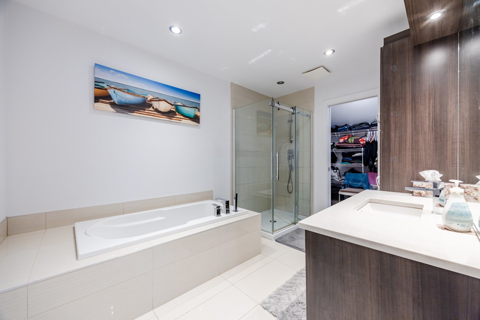 









6255


Rue Cortot

,
Brossard,




QC
J4Z0M2


