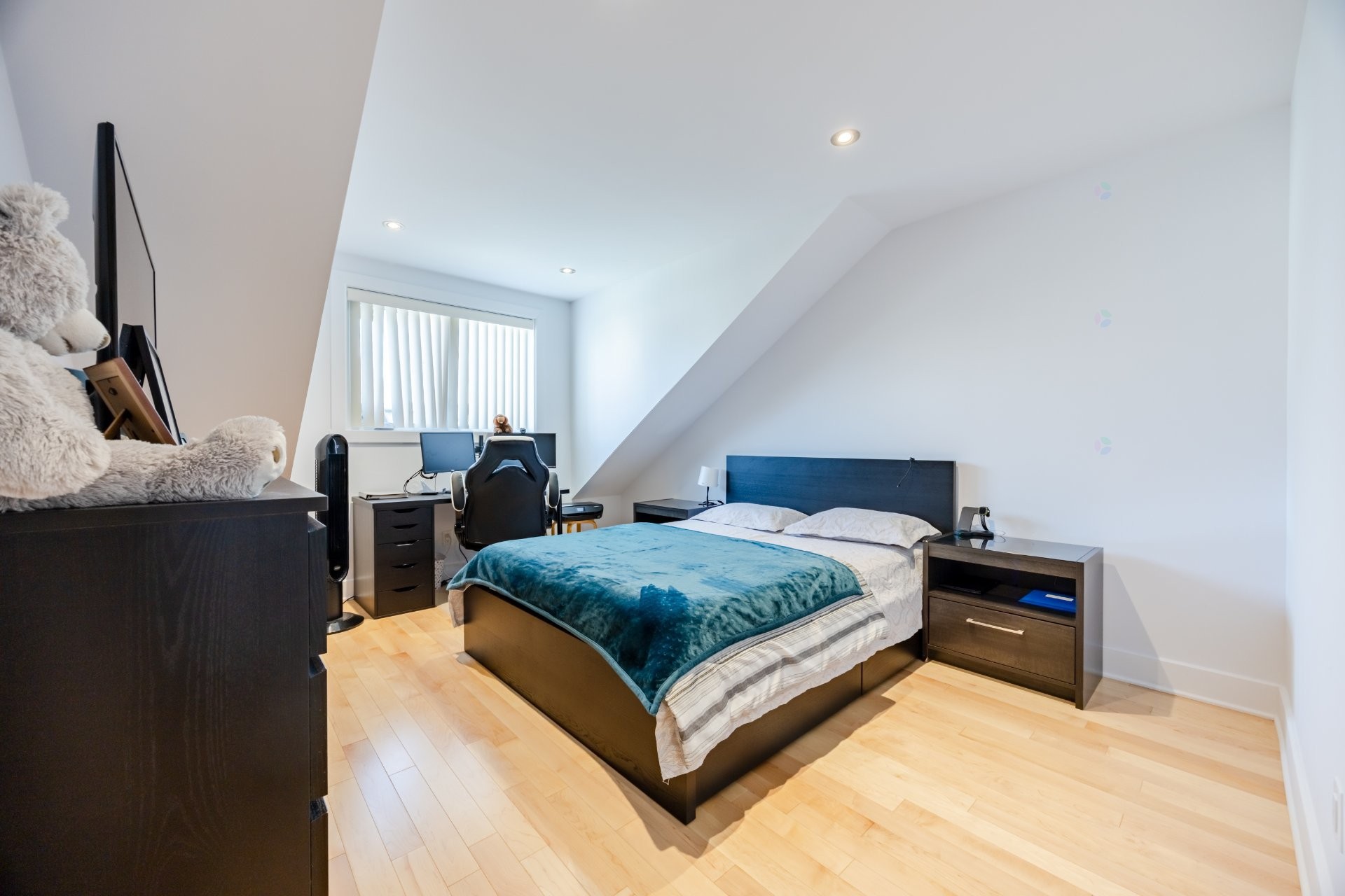 









6255


Rue Cortot

,
Brossard,




QC
J4Z0M2

