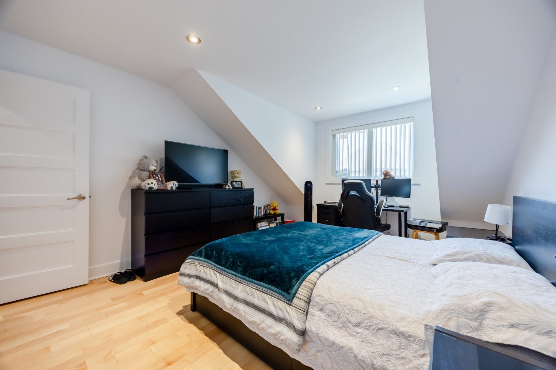 









6255


Rue Cortot

,
Brossard,




QC
J4Z0M2

