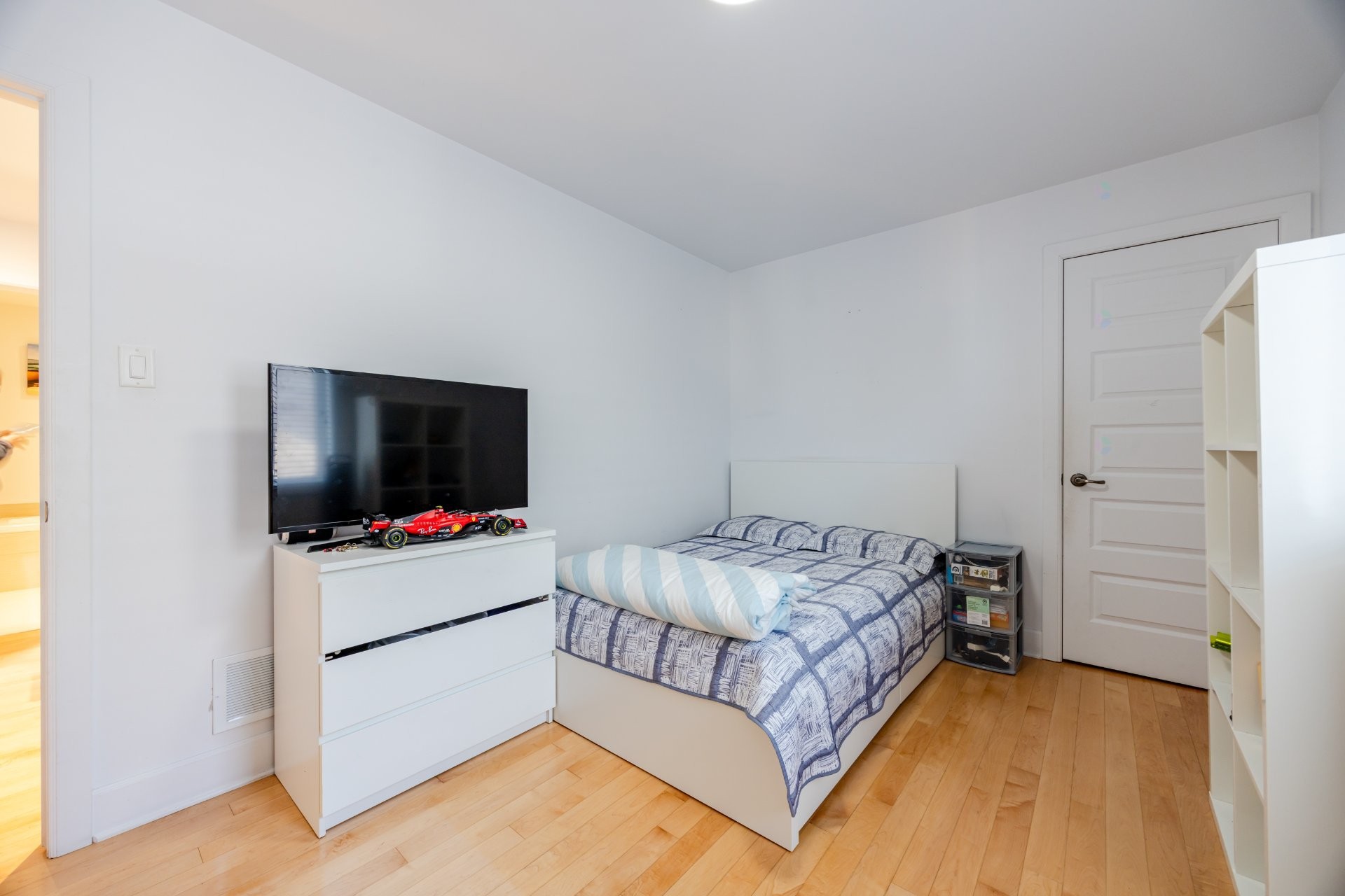 









6255


Rue Cortot

,
Brossard,




QC
J4Z0M2

