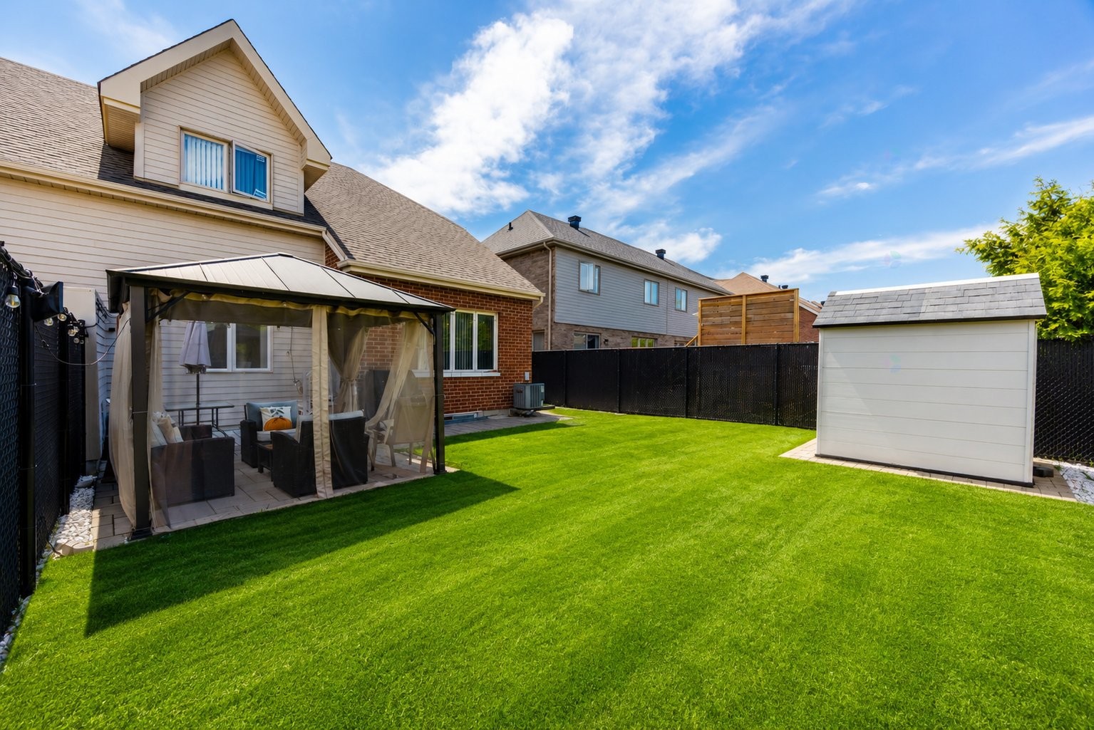 









6255


Rue Cortot

,
Brossard,




QC
J4Z0M2

