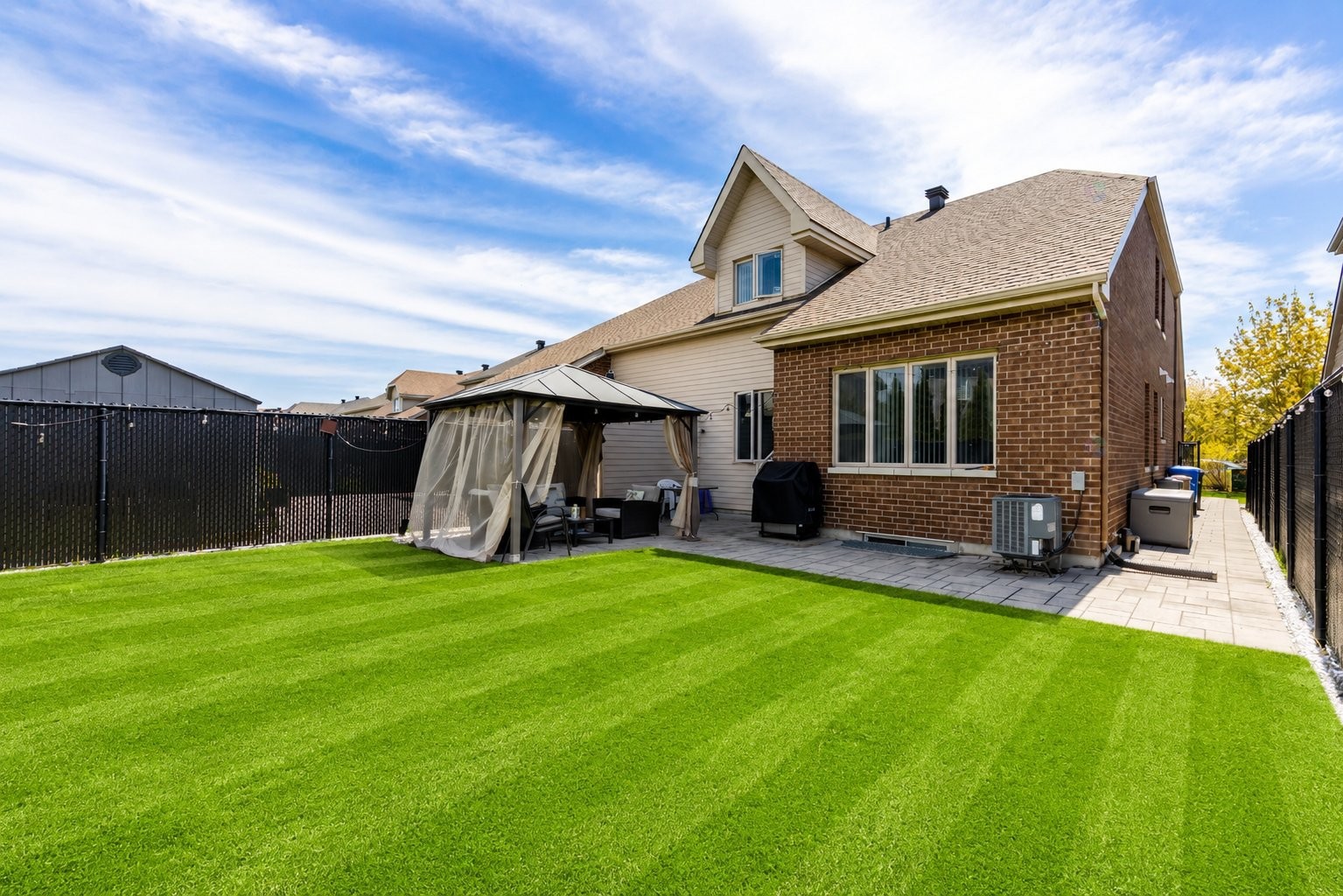 









6255


Rue Cortot

,
Brossard,




QC
J4Z0M2

