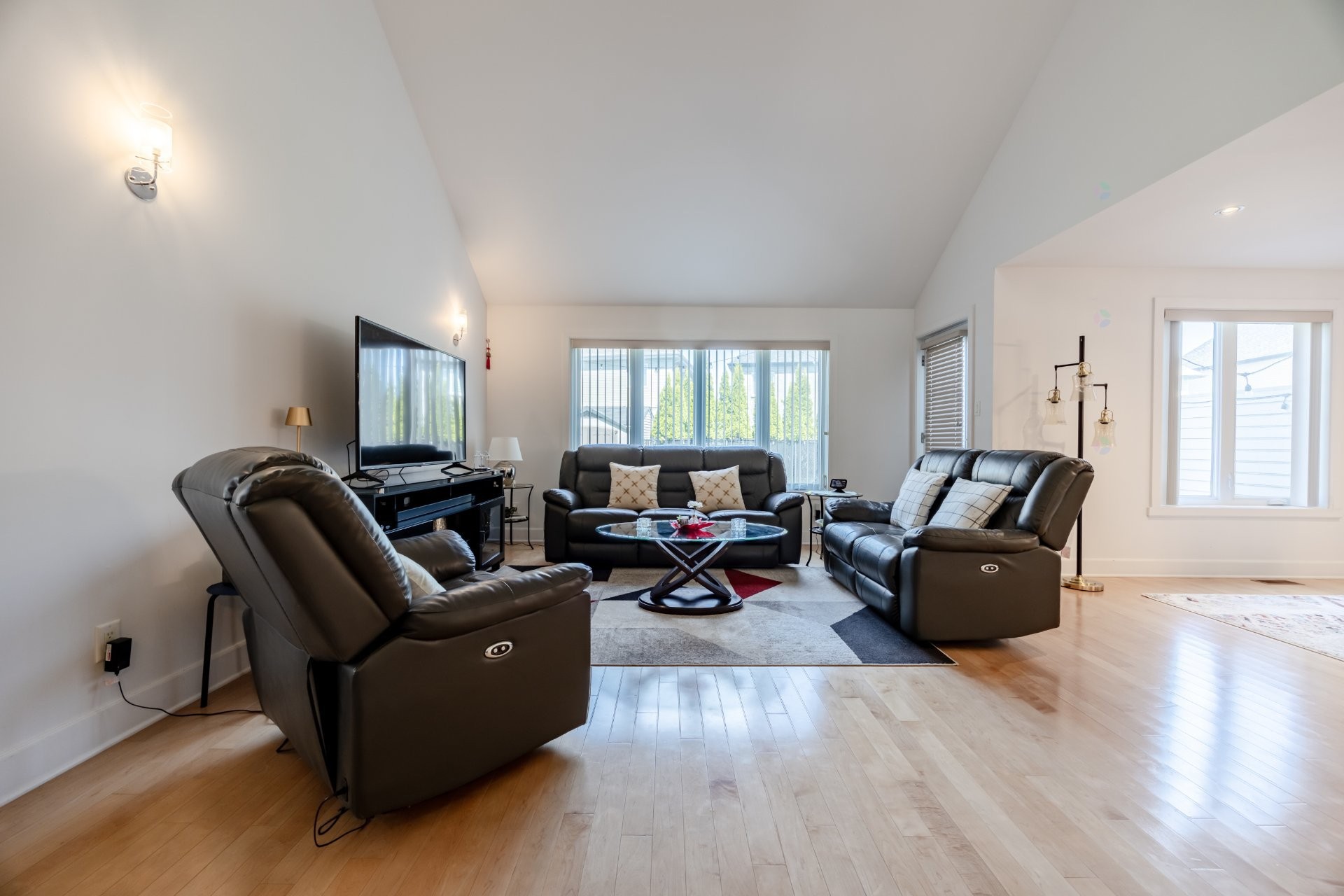 









6255


Rue Cortot

,
Brossard,




QC
J4Z0M2

