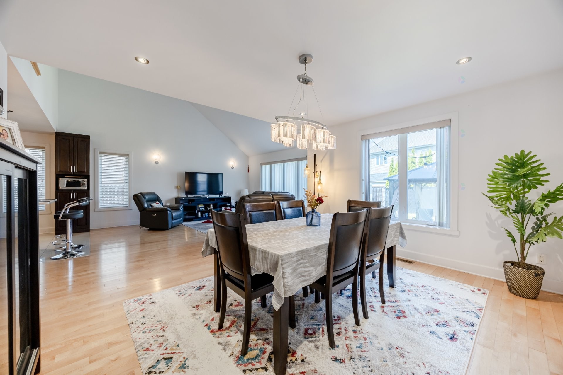 









6255


Rue Cortot

,
Brossard,




QC
J4Z0M2

