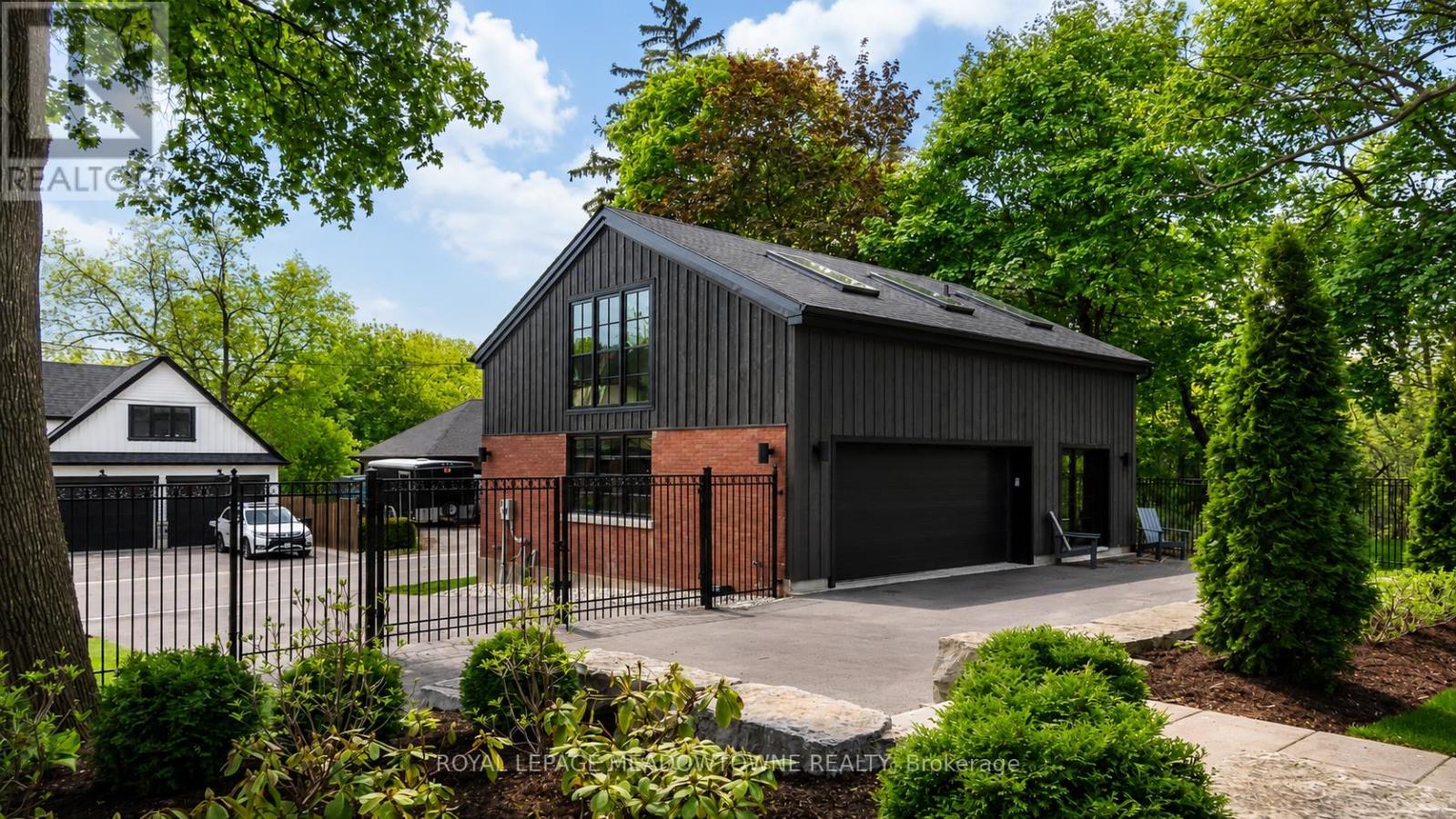 












57 VICTORIA STREET

,
Milton,




Ontario
L9T1S6

