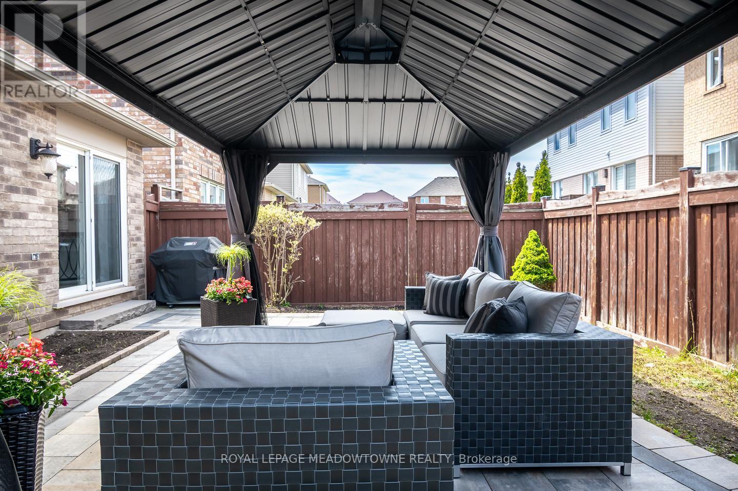 












439 POZBOU CRESCENT

,
Milton,




Ontario
L9T8H8

